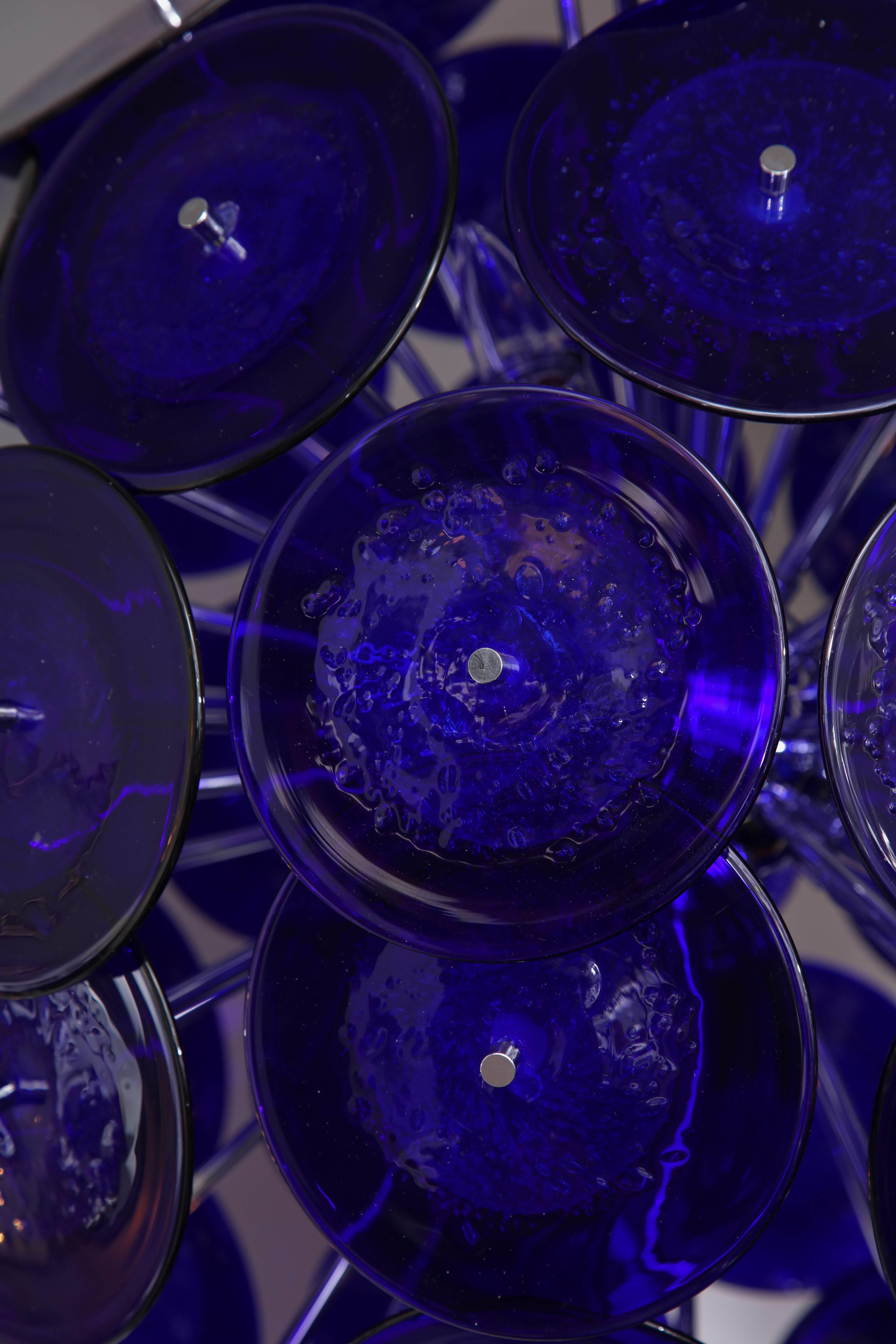 Maßgefertigter maßgefertigter großer blauer Sputnik-Kronleuchter aus Muranoglas mit Blasenscheiben im Zustand „Neu“ im Angebot in New York, NY