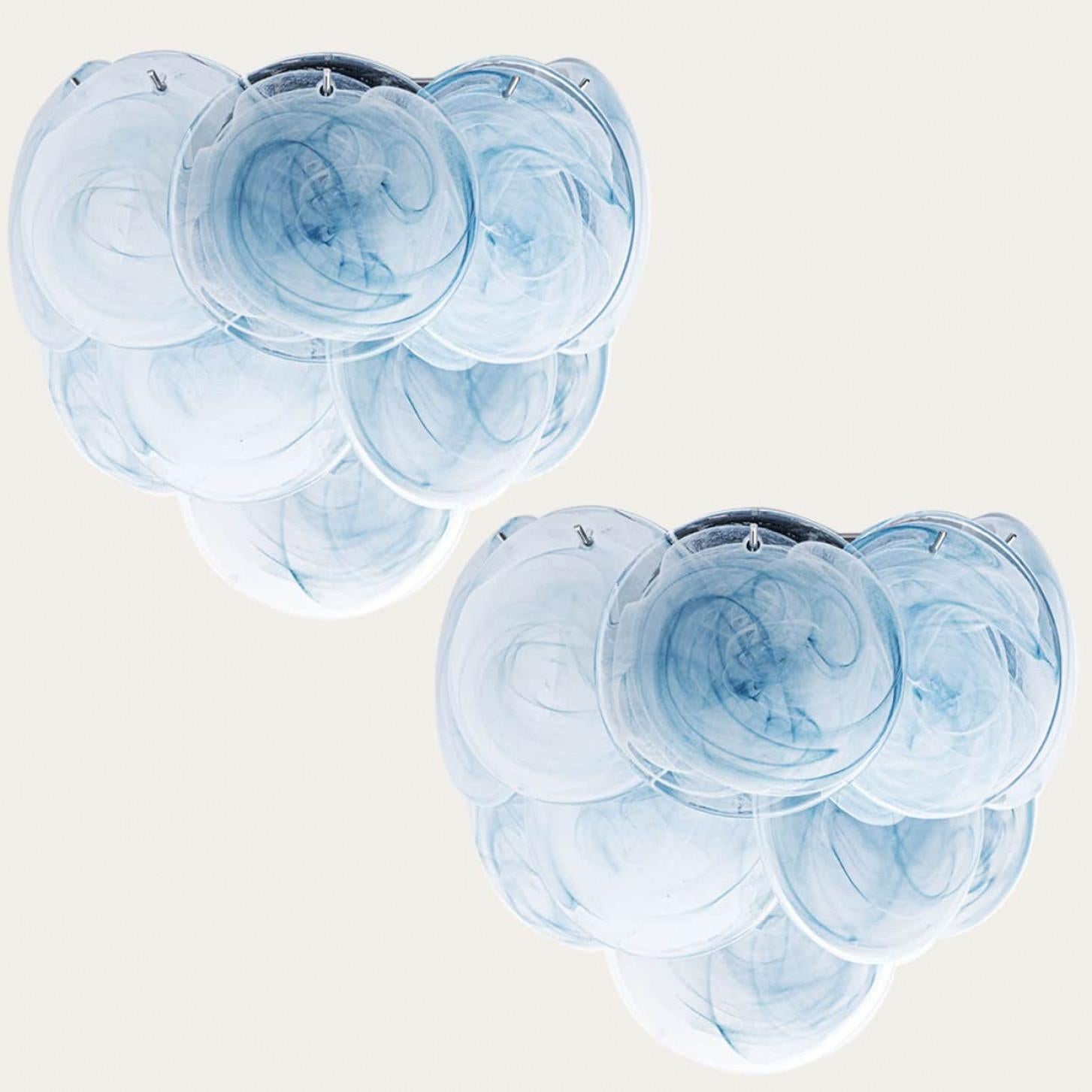 Several beautiful Murano wall lights with 10 blue glass discs,  with three layers of round facet chapped glass discs framed by half moon shaped brass.

In very good vintage condition. Well wired, perfectly cleaned and ready for use. This wall light