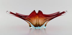 Große Murano-Schale aus rötlichem und klarem mundgeblasenem Kunstglas, 1960er / 70er Jahre