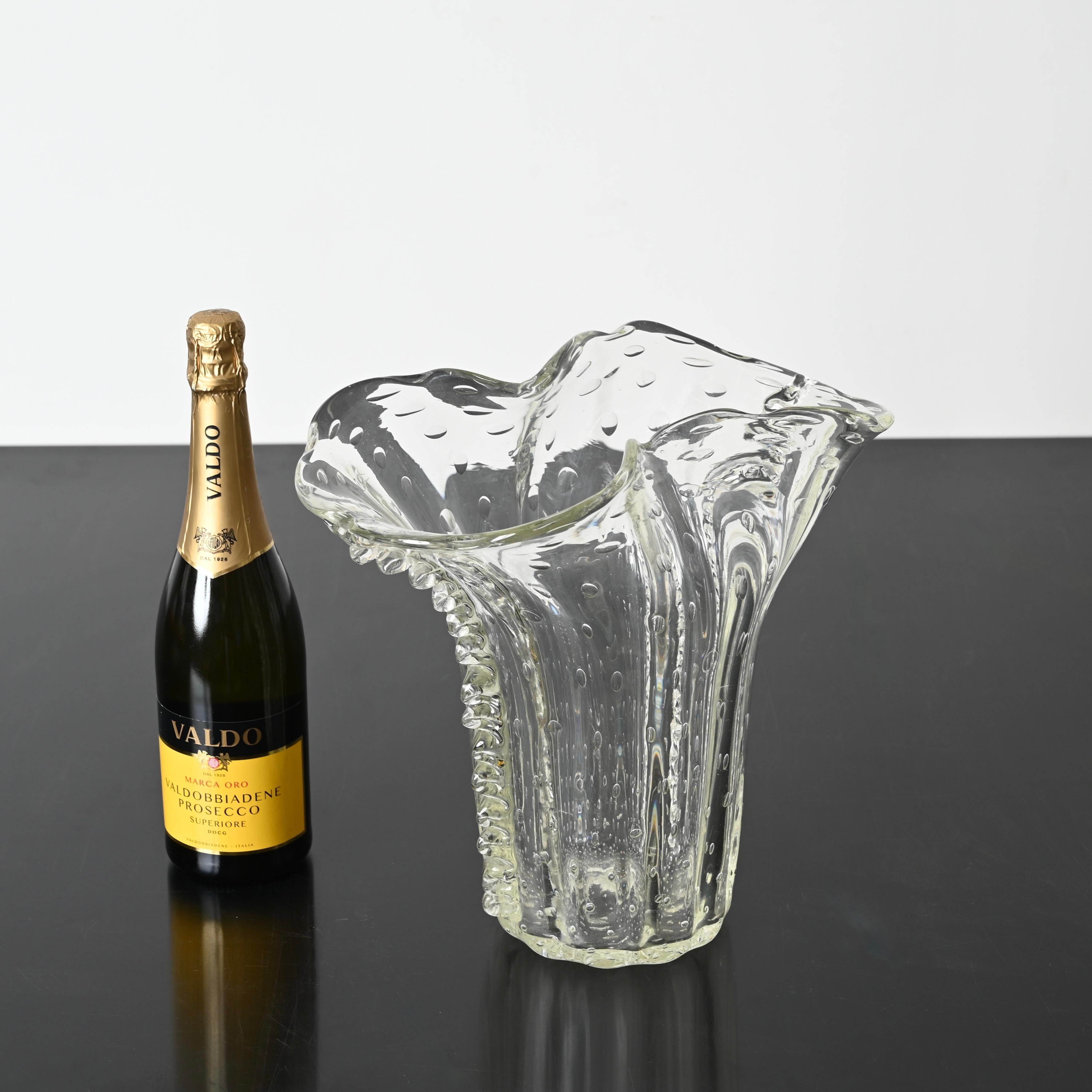 Große mundgeblasene Murano-Blumenvase „Bullicante“ aus geblasenem Glas von Barovier, Italien 1950er Jahre (Italienisch) im Angebot