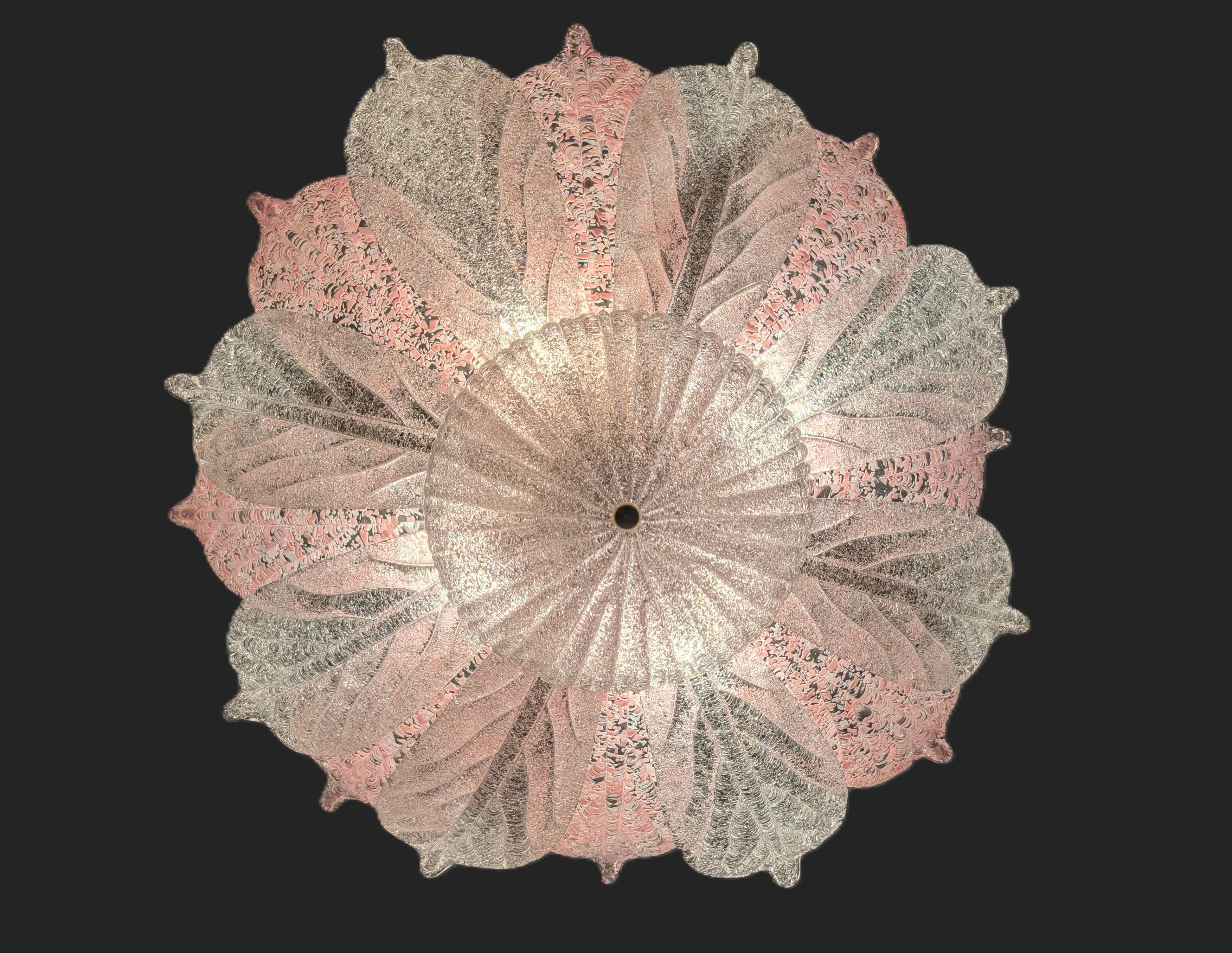 Grande lampada da soffitto di Murano in vetro rosa e bianco, Italia, anni '70 in vendita 2