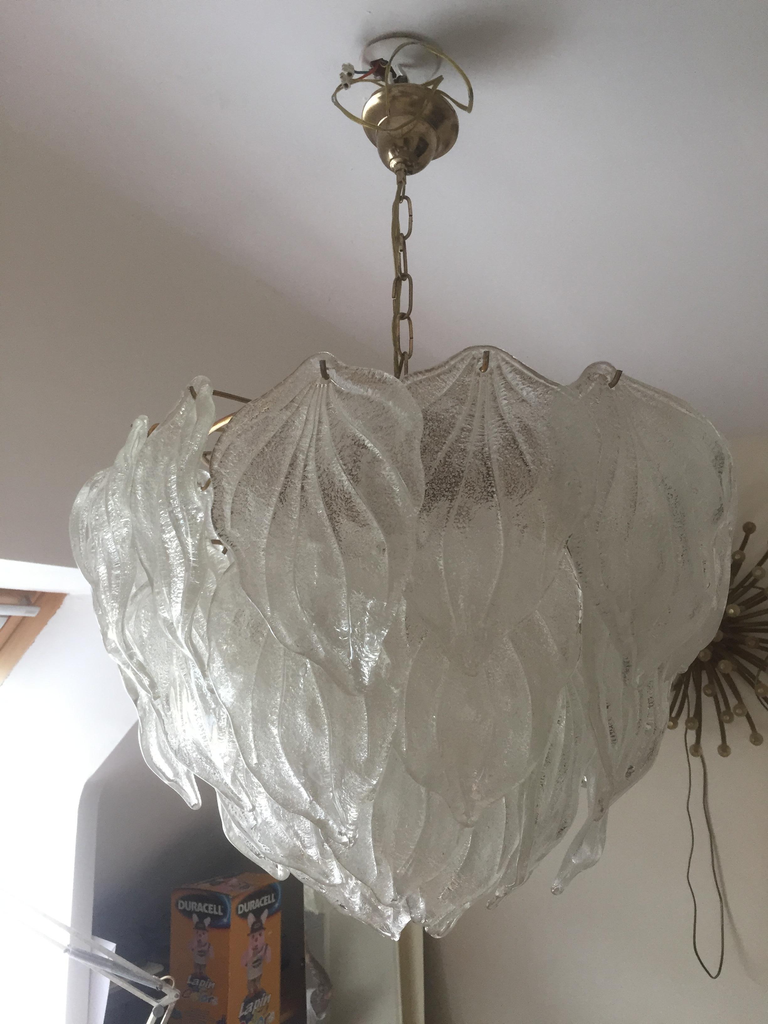 Large Murano chandelier
Frosted glass sheets
42 sheets + 3 spare
Measures: 60 cm in diameter
90 cm high,
circa 1972.