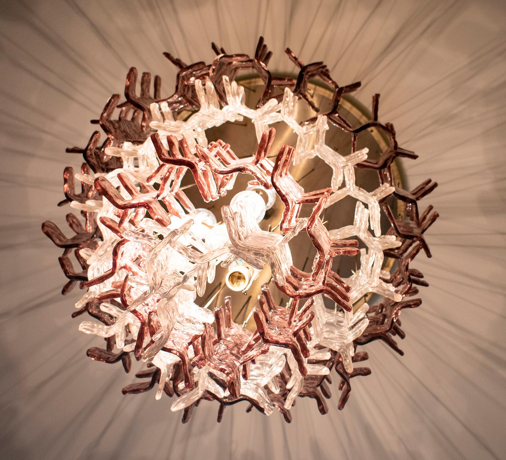 Mid-Century moderno Grande lampadario di Murano in vetro trasparente e rosa lilla, attribuito a Carlo Nason in vendita