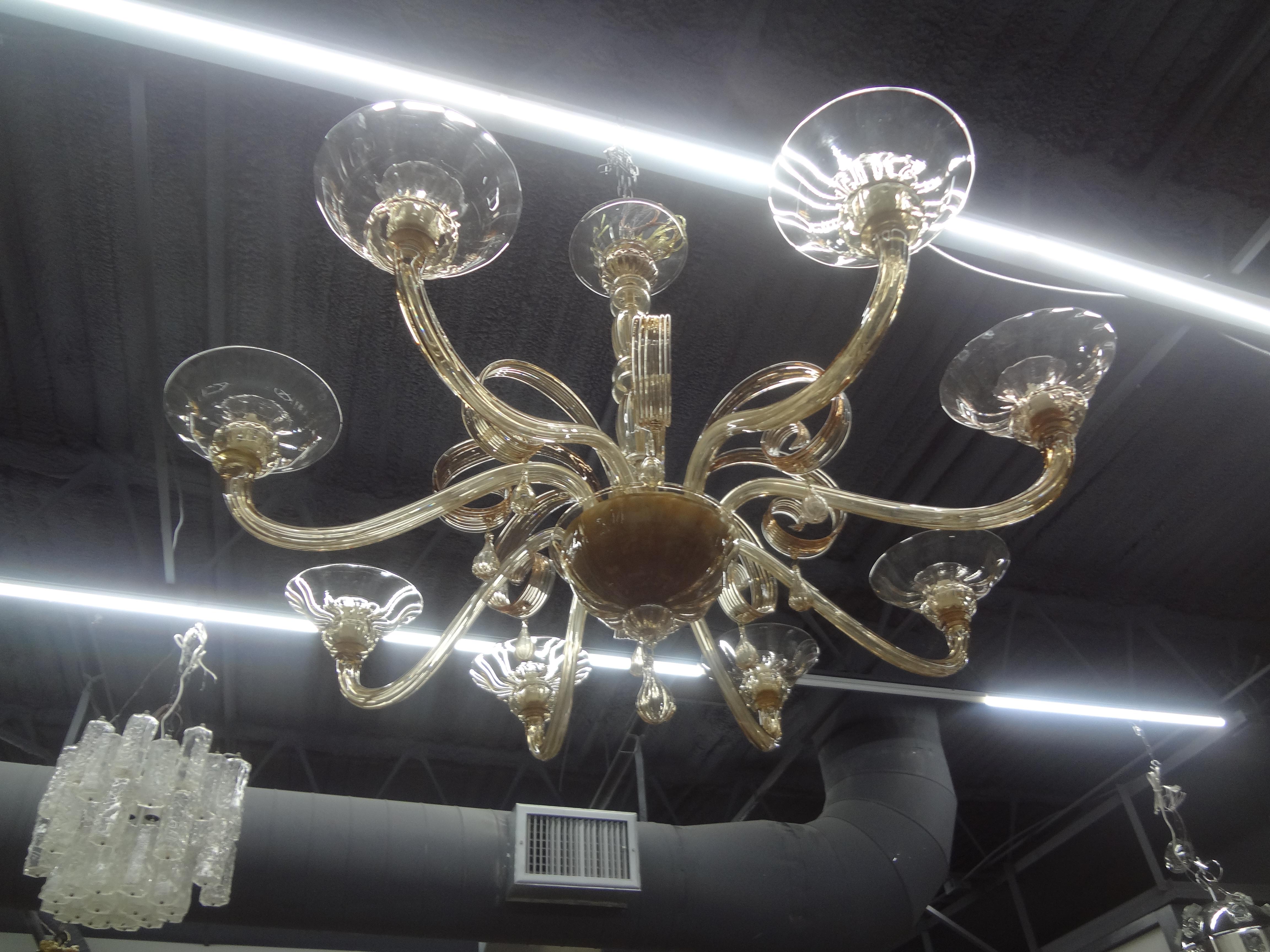 Large Murano Chandelier in Gold Glass Attributed to Venini For Sale 2