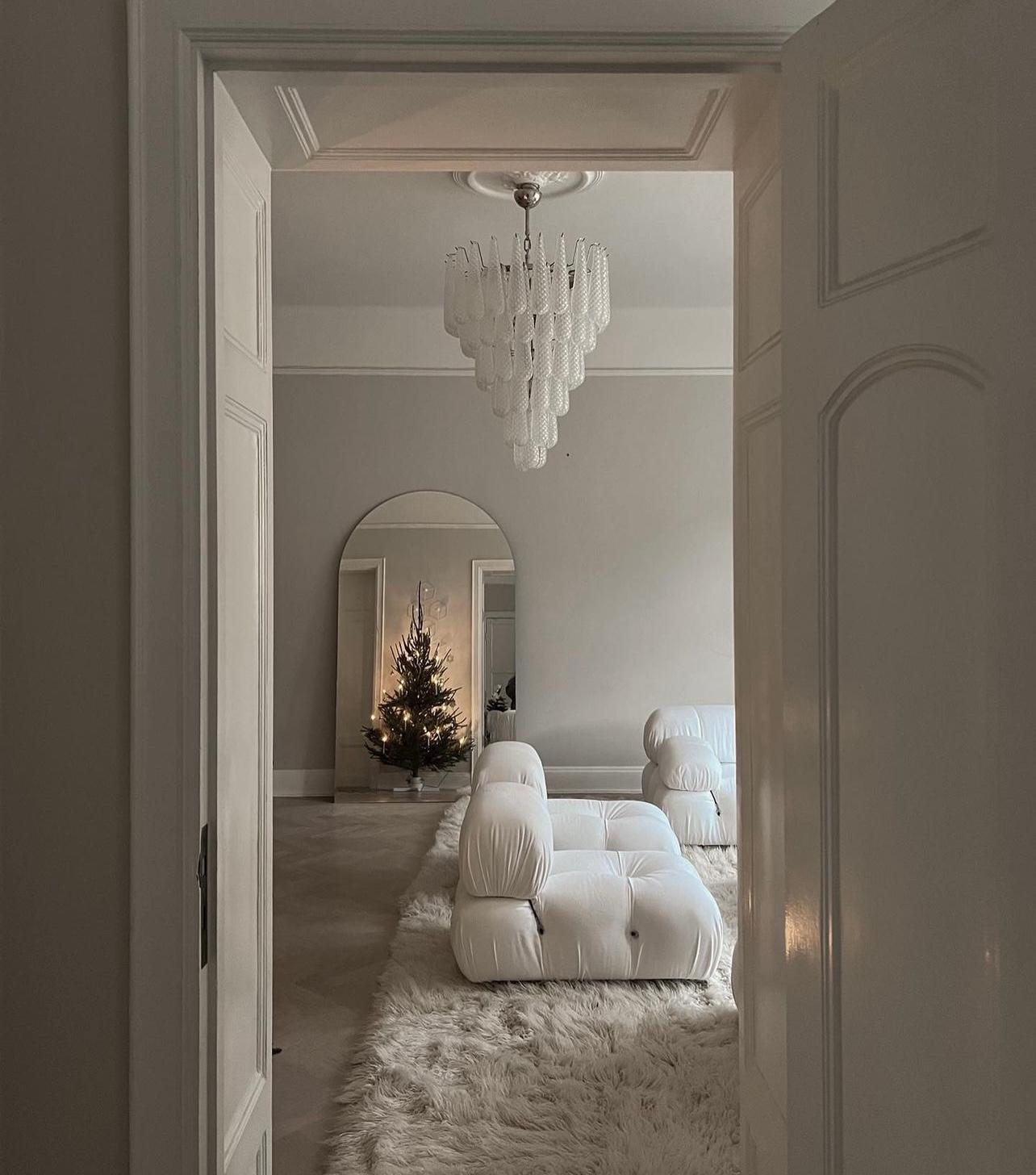 Italian Large Murano Chandelier in the of style of Venini. For Sale