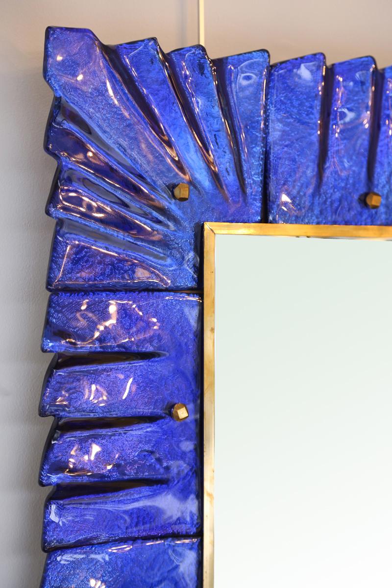 Grand miroir en verre de Murano bleu cobalt, en stock Neuf - En vente à Miami, FL