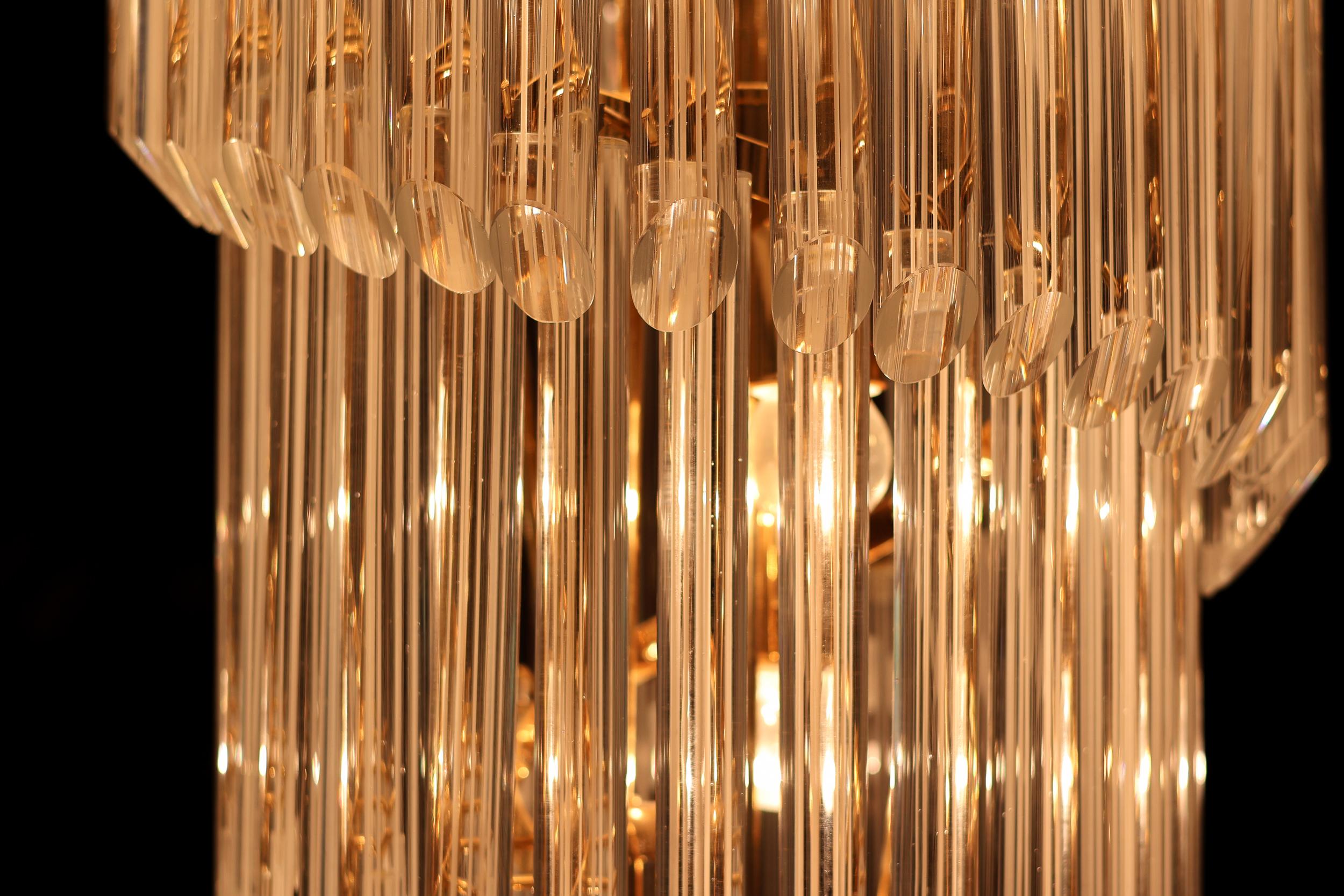 Italiano Grande lampadario a spirale in vetro di Murano Filigrana - Opulenza italiana di metà secolo in vendita