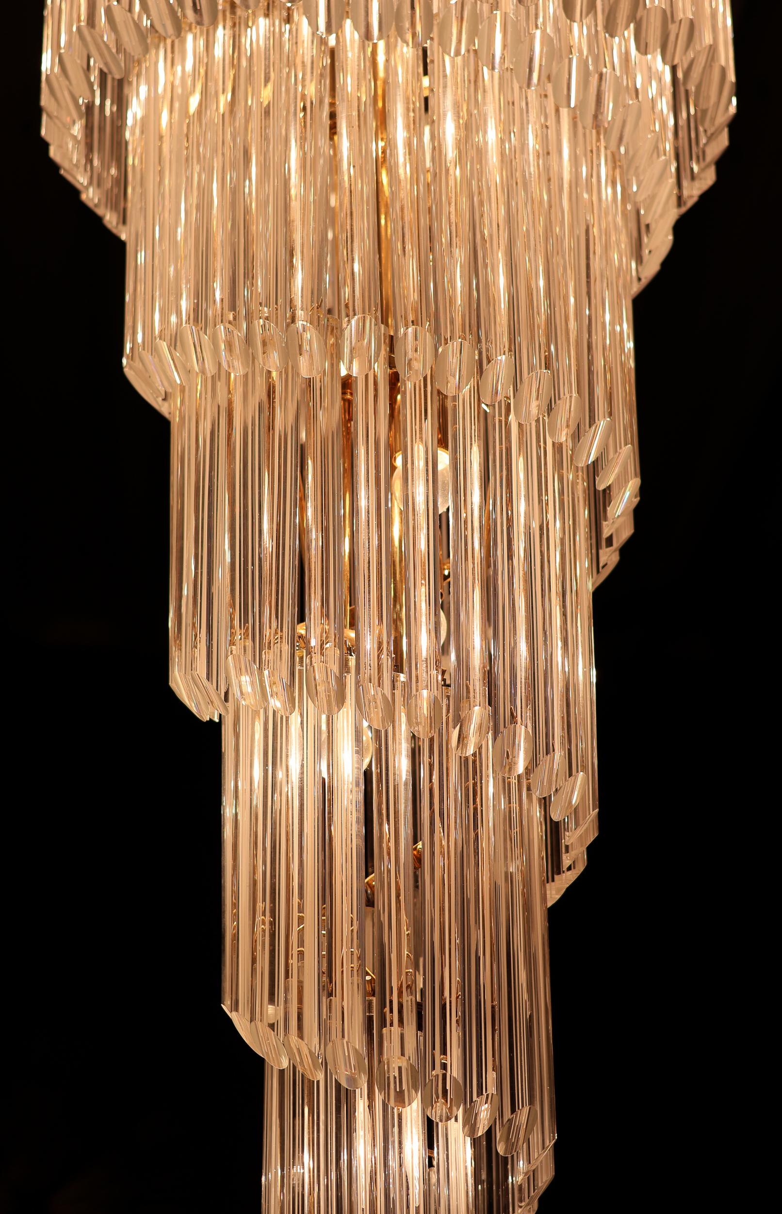 Lucidato Grande lampadario a spirale in vetro di Murano Filigrana - Opulenza italiana di metà secolo in vendita