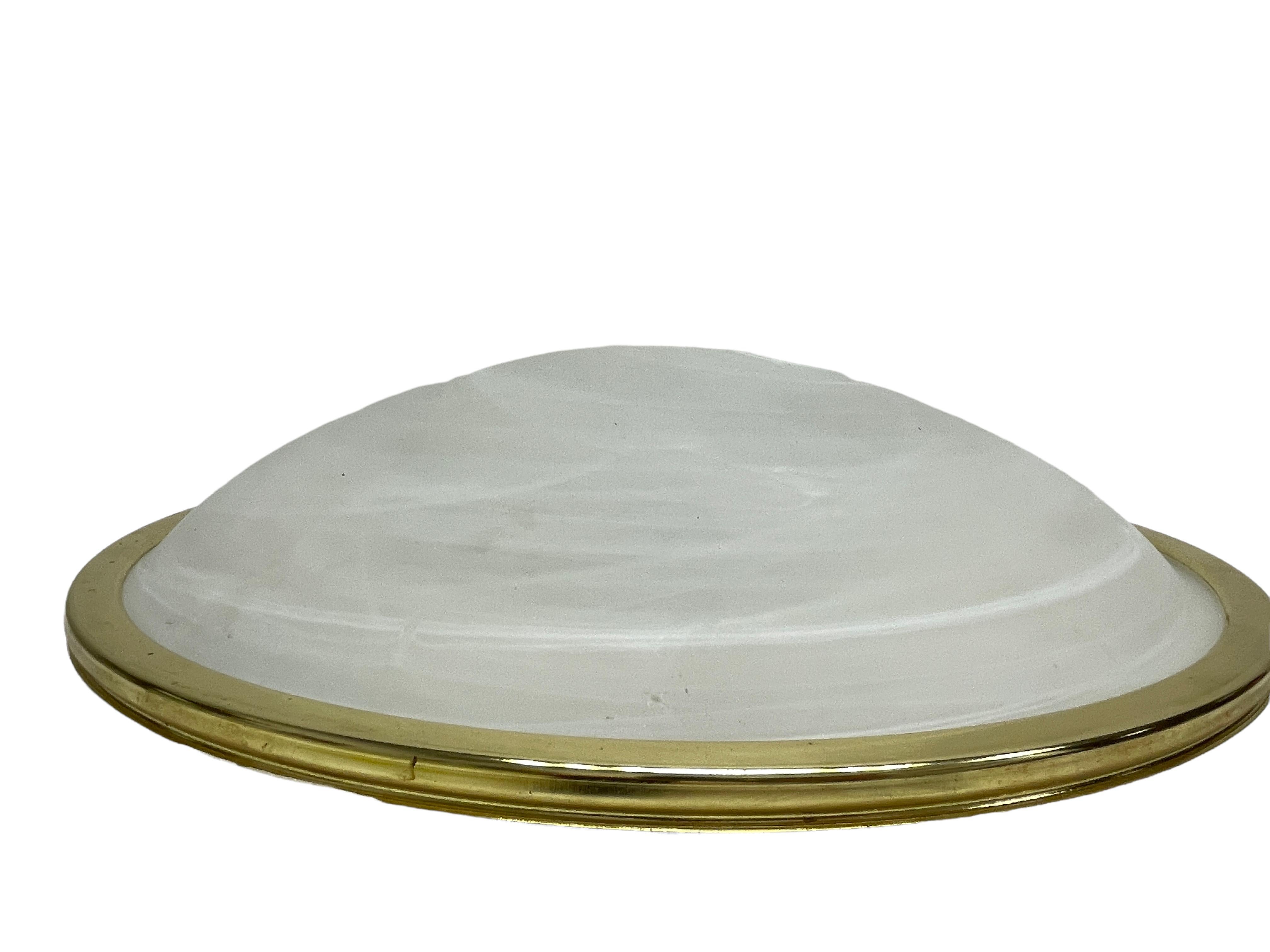 Mid-Century moderno Grande lampada da incasso di Murano con vetro satinato e bianco, anni '80, Italia in vendita