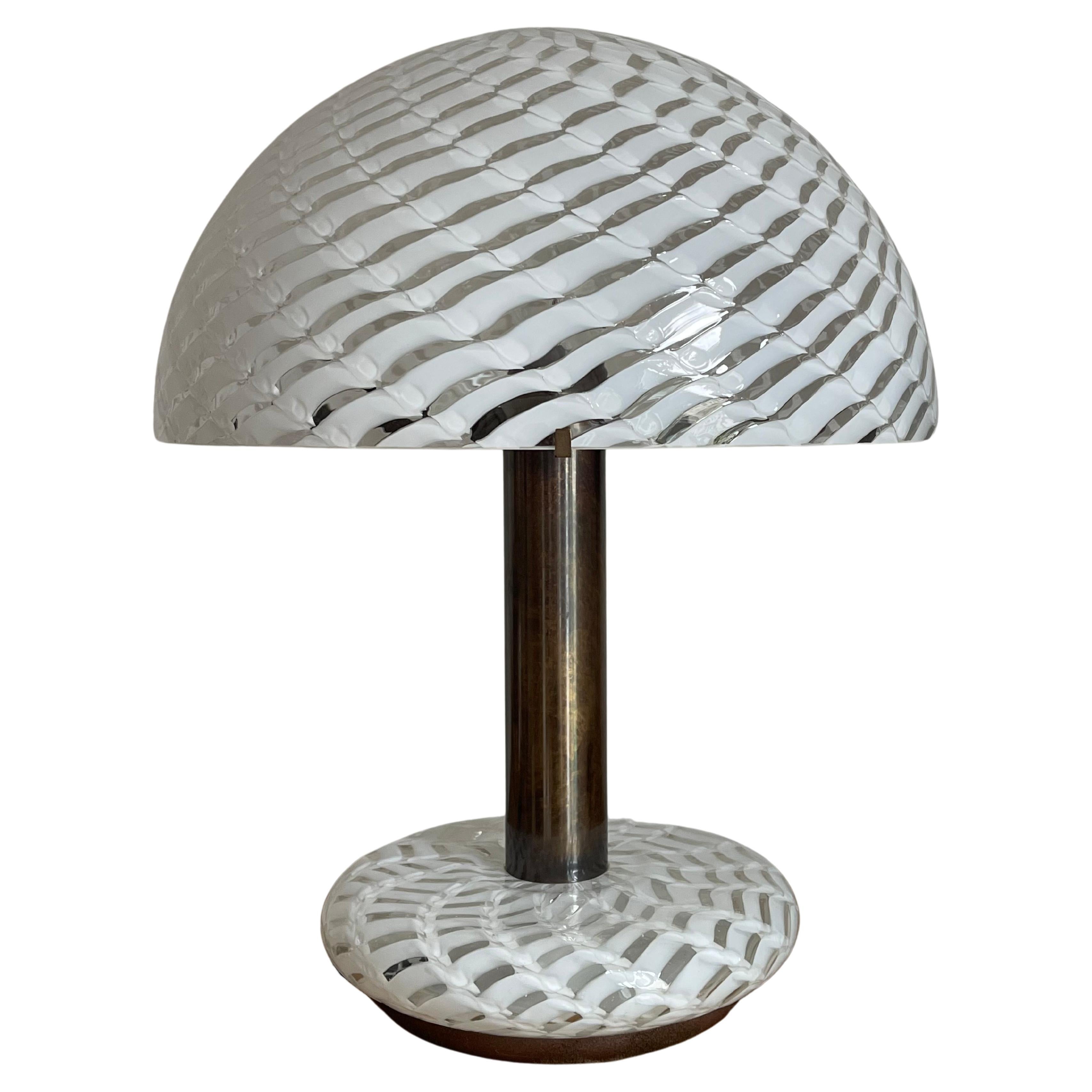 Grande lampe de bureau champignon en verre de Murano et laiton par Venini, vers les années 1960