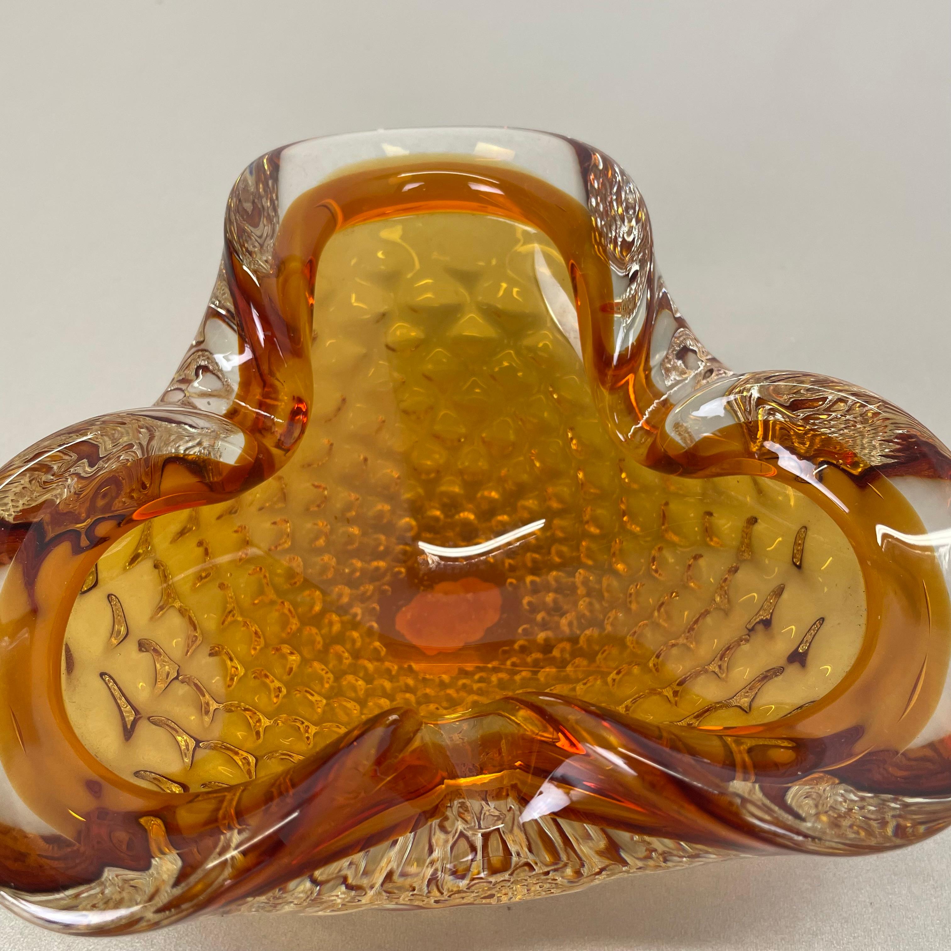 Grande ciotola in vetro di Murano da 1 kg con elemento a bolle d'aria conchiglia Italia anni '70 in vendita 3