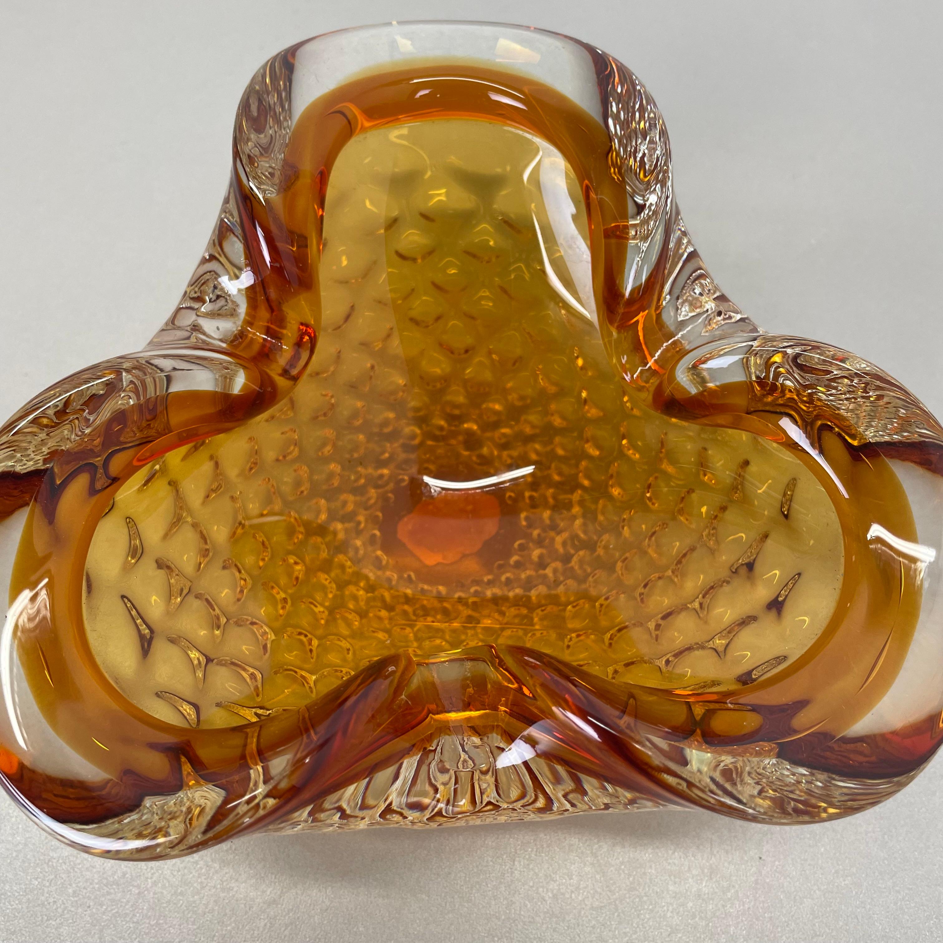 Grande ciotola in vetro di Murano da 1 kg con elemento a bolle d'aria conchiglia Italia anni '70 in vendita 5