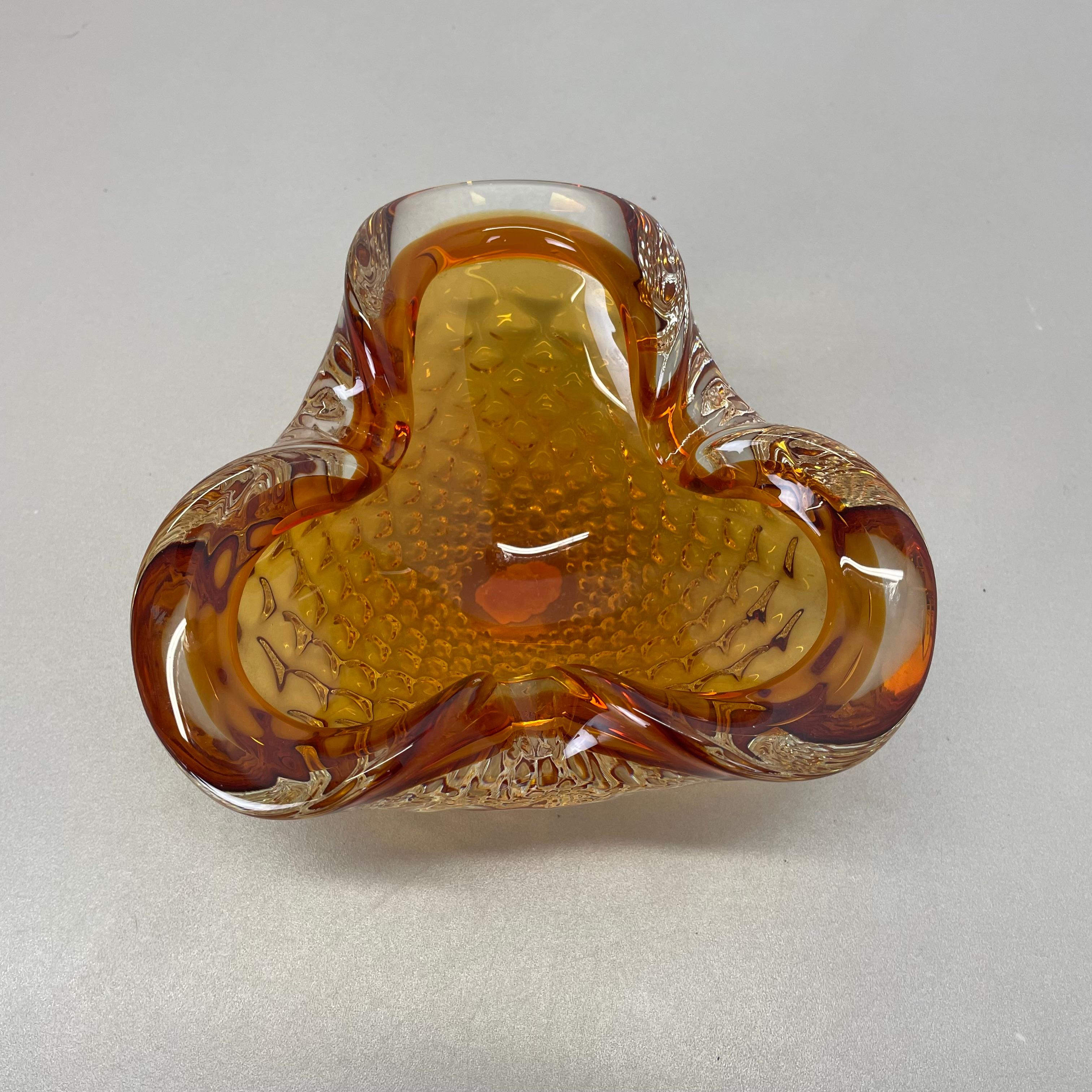 Grande ciotola in vetro di Murano da 1 kg con elemento a bolle d'aria conchiglia Italia anni '70 in vendita 6
