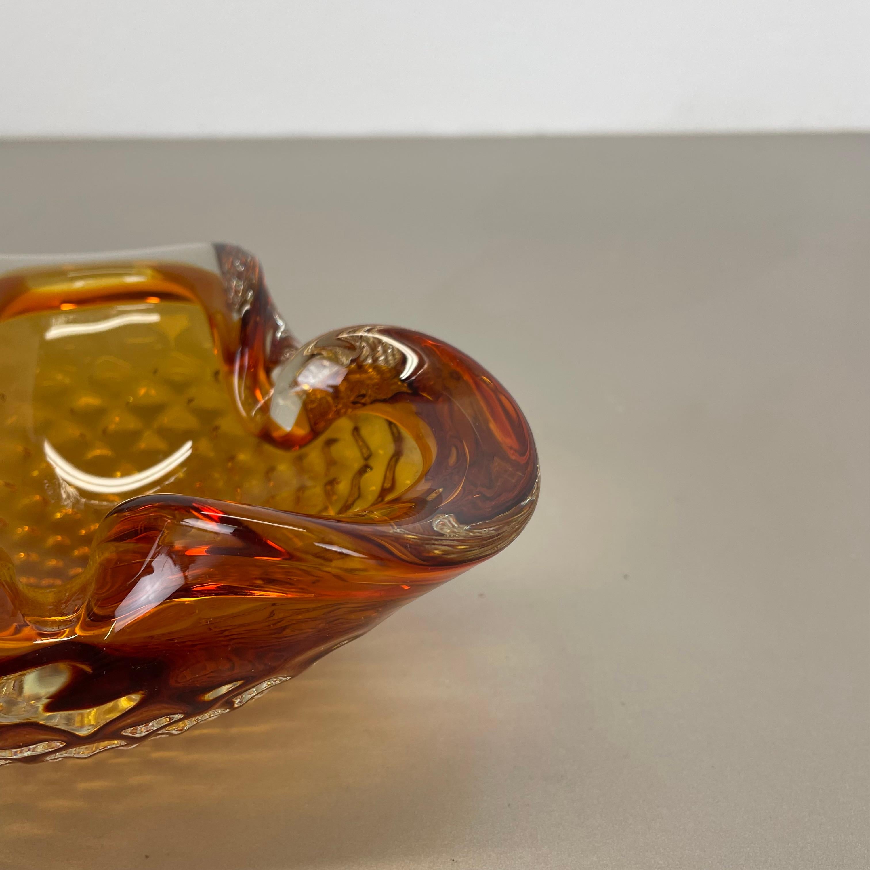 Grande ciotola in vetro di Murano da 1 kg con elemento a bolle d'aria conchiglia Italia anni '70 in vendita 2