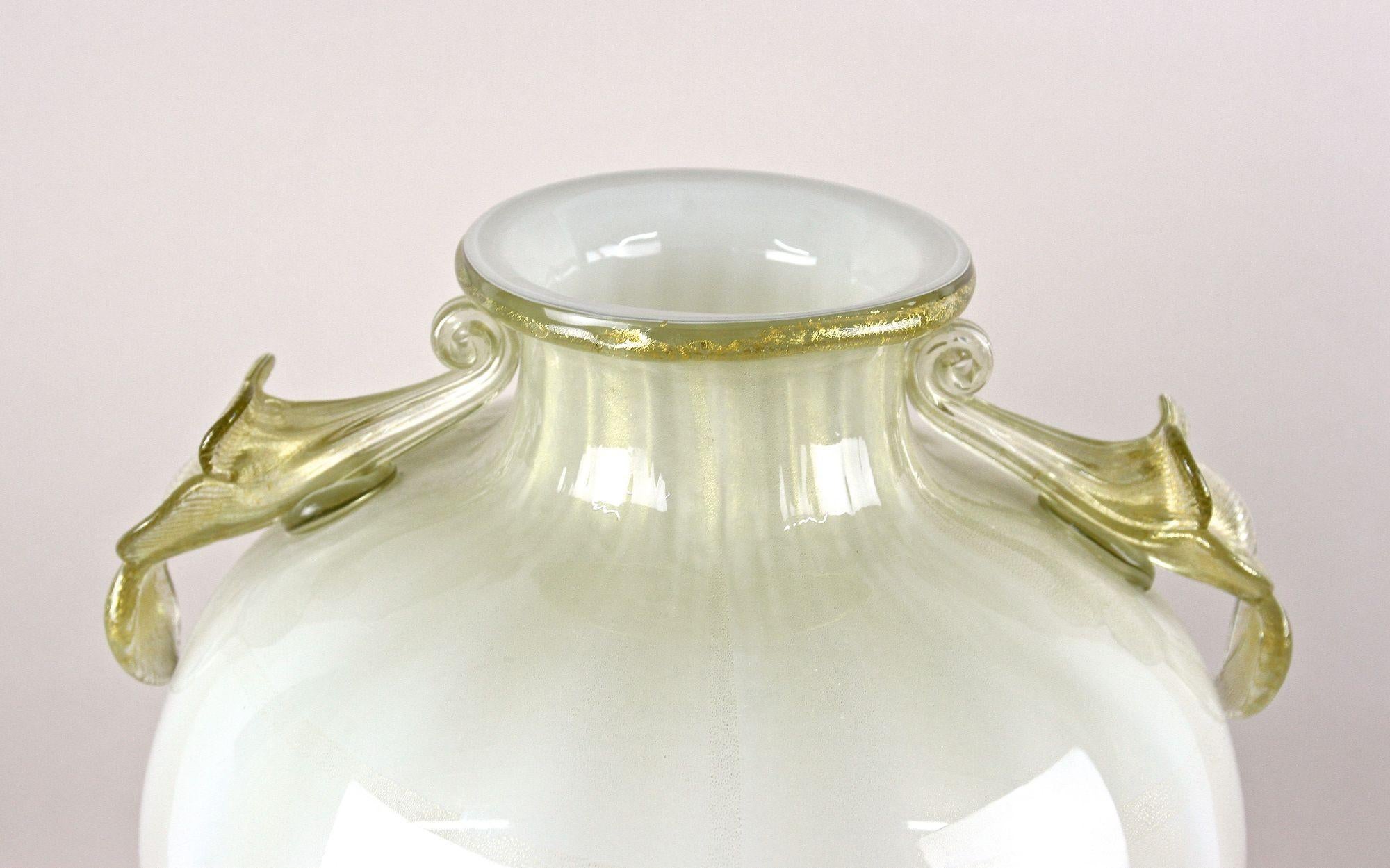 Large Murano Glass Amphora Vase by Gabbiani Venezia, Gold Infused, Italy 2000 For Sale 4
