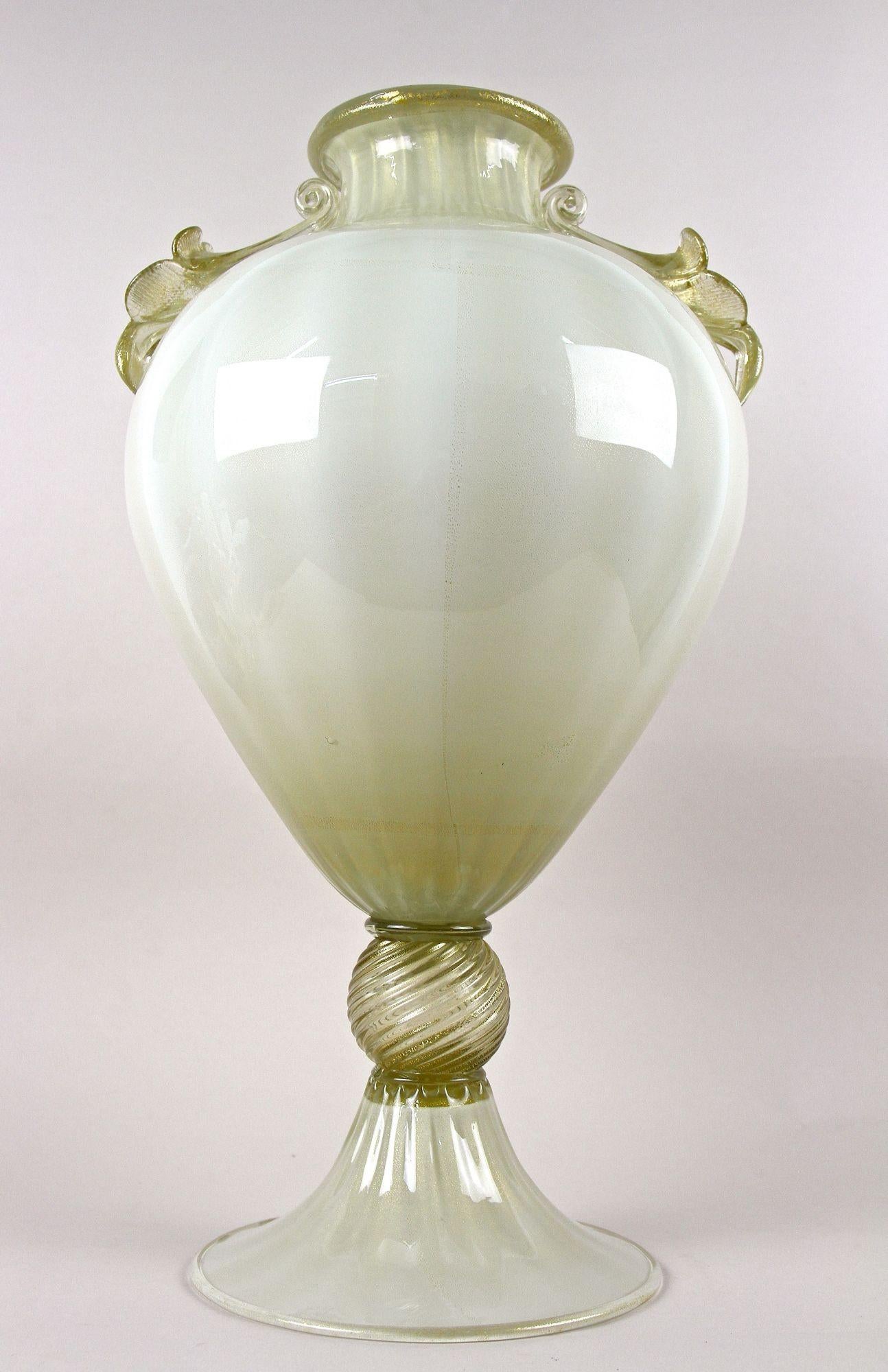 Large Murano Glass Amphora Vase by Gabbiani Venezia, Gold Infused, Italy 2000 For Sale 5