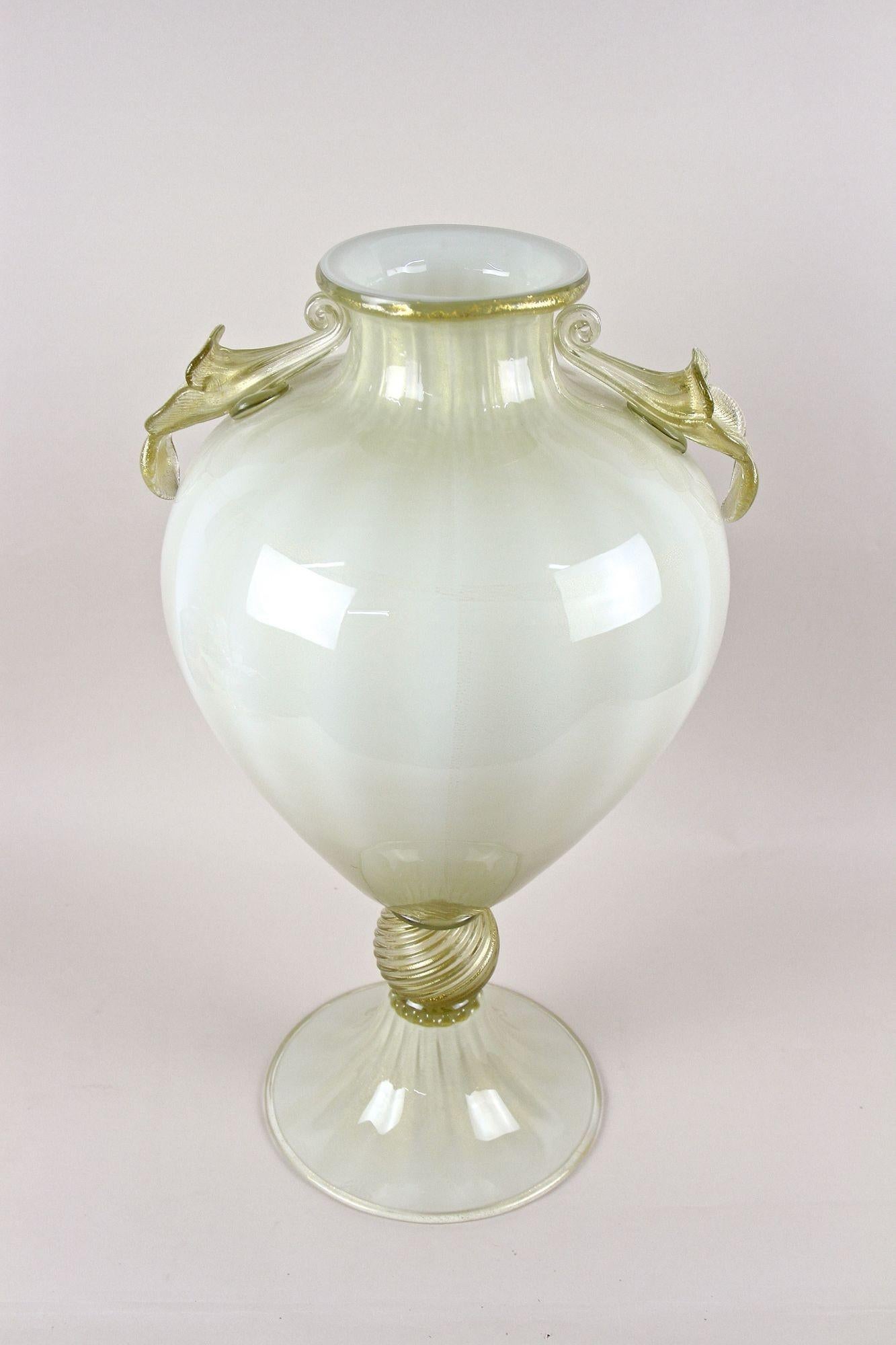 Large Murano Glass Amphora Vase by Gabbiani Venezia, Gold Infused, Italy 2000 For Sale 7