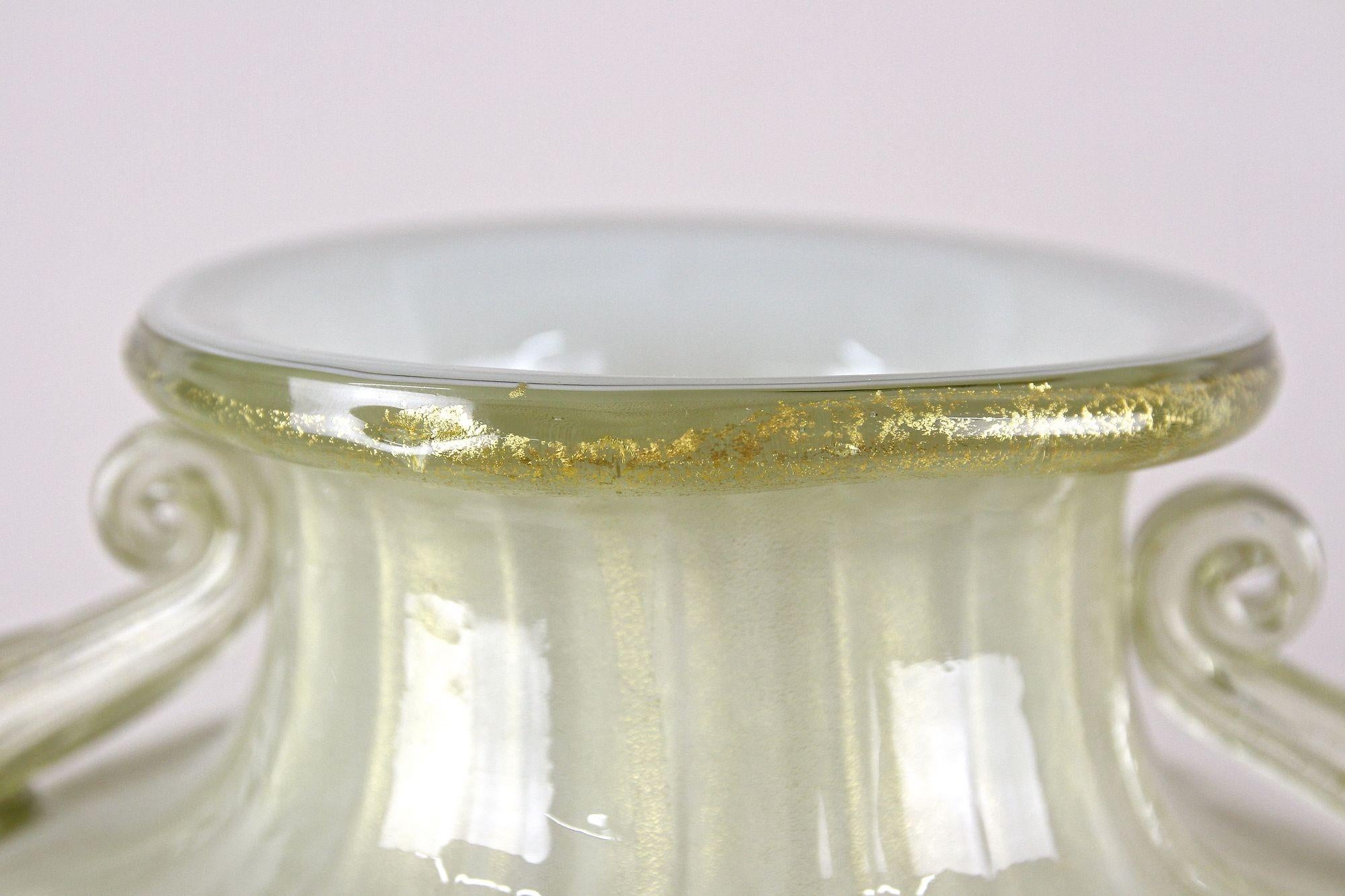 Large Murano Glass Amphora Vase by Gabbiani Venezia, Gold Infused, Italy 2000 For Sale 9