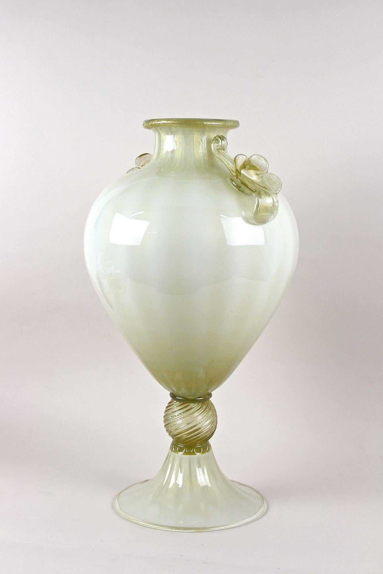 Large Murano Glass Amphora Vase by Gabbiani Venezia, Gold Infused, Italy 2000 For Sale 10