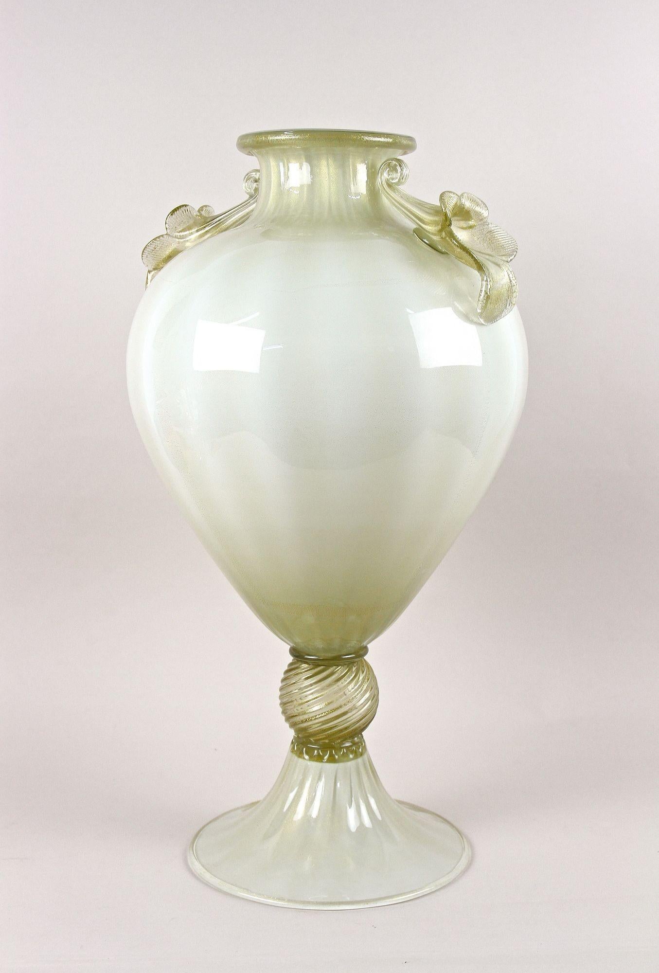 Gilt Large Murano Glass Amphora Vase by Gabbiani Venezia, Gold Infused, Italy 2000 For Sale