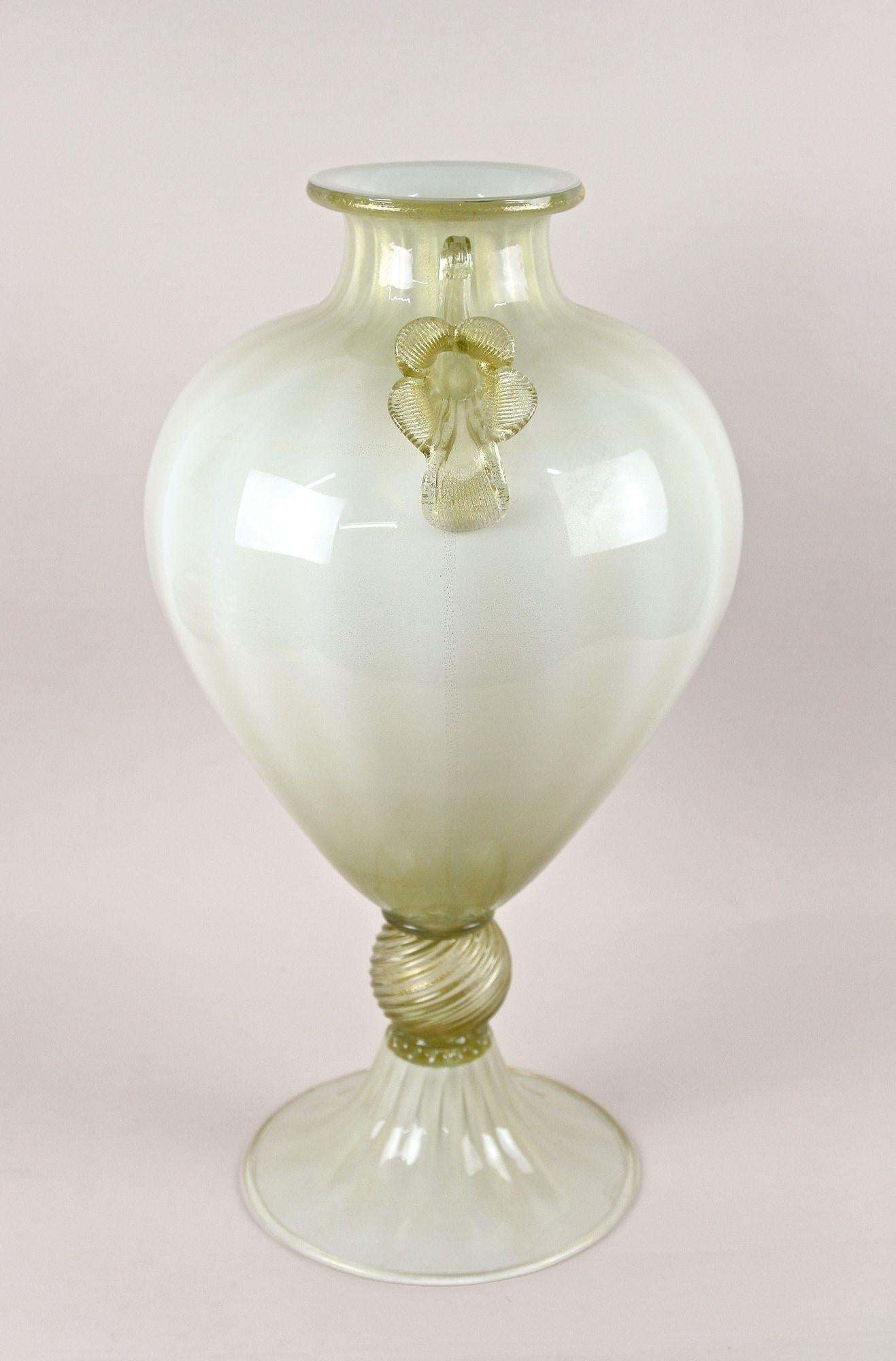 Large Murano Glass Amphora Vase by Gabbiani Venezia, Gold Infused, Italy 2000 For Sale 1