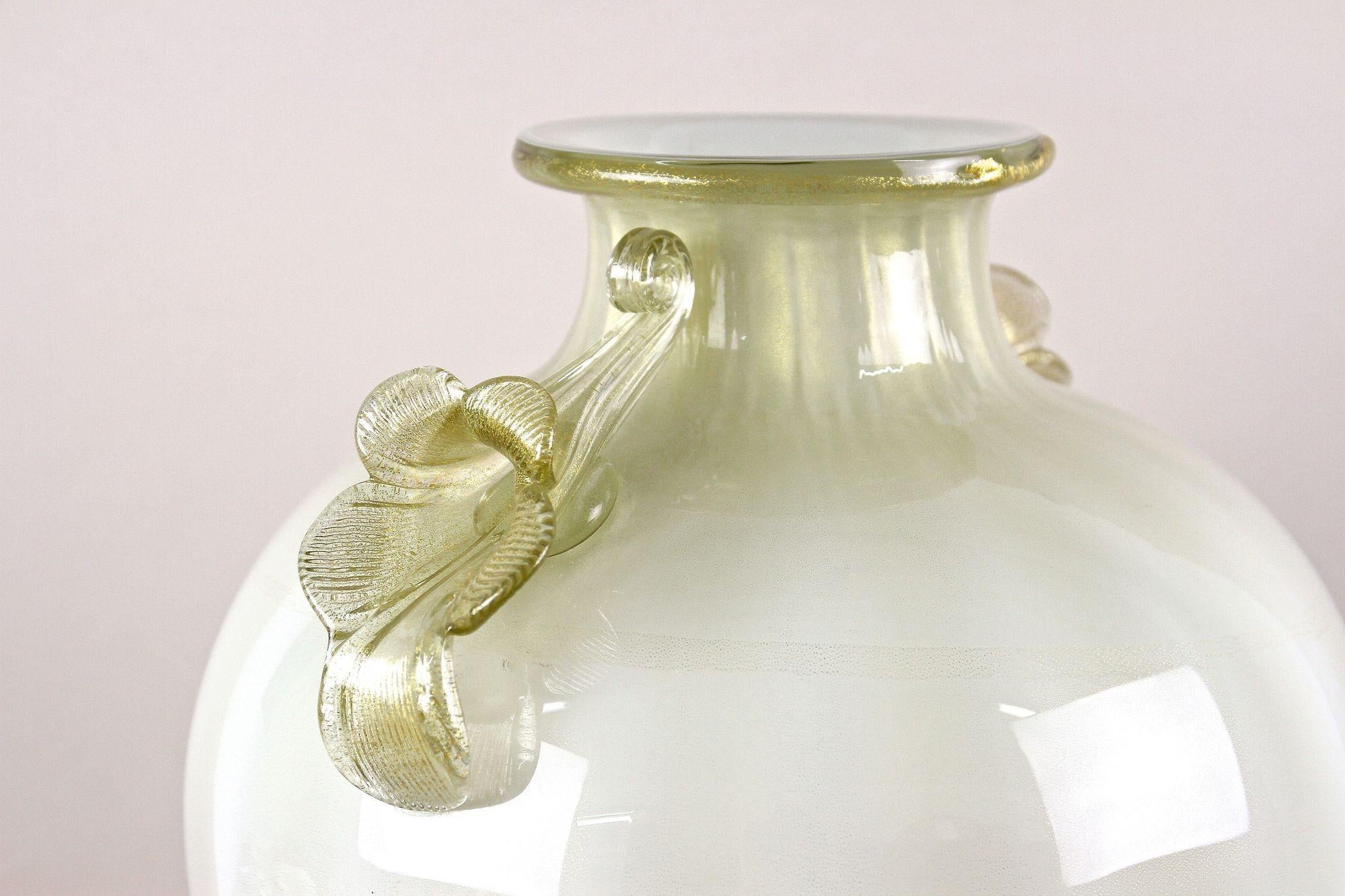 Large Murano Glass Amphora Vase by Gabbiani Venezia, Gold Infused, Italy 2000 For Sale 3