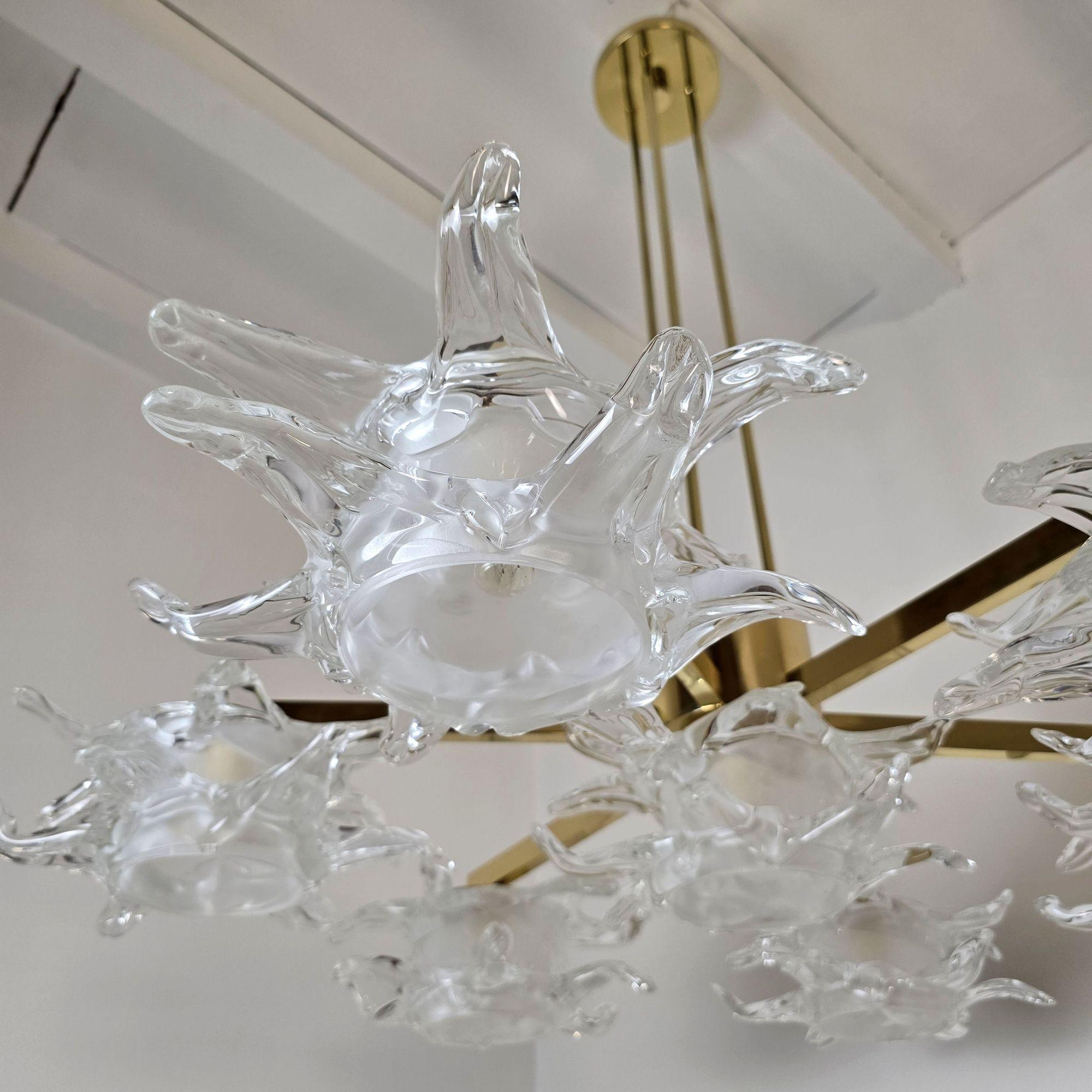 Grand lustre en verre de Murano et laiton en vente 1