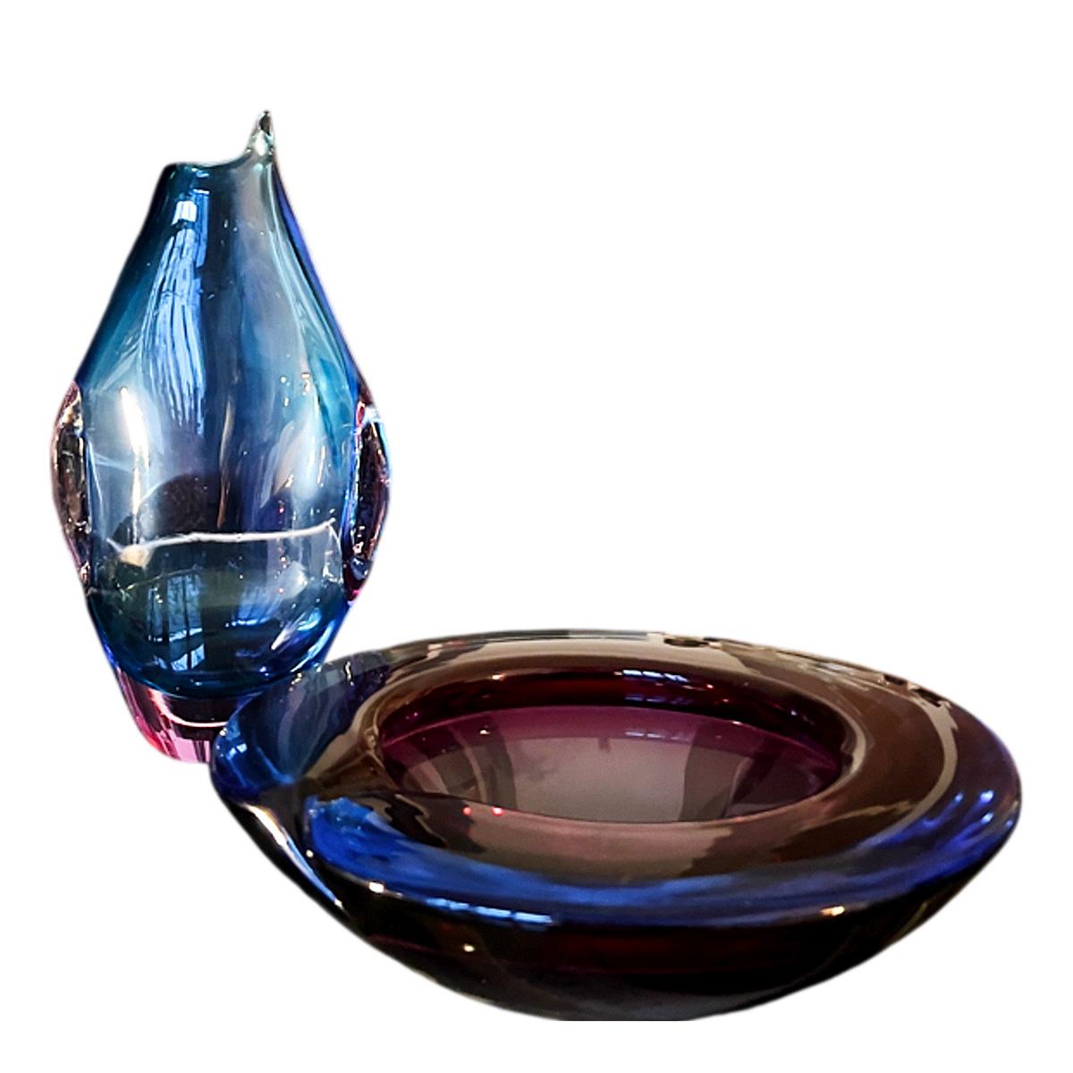 This handmade bowl crafted from mouth-blown Murano glass, created using the traditional Sommerso technique ( a method that layers multiple colors of glass within a single object ), is remarkably large for this type of art object. The color palette