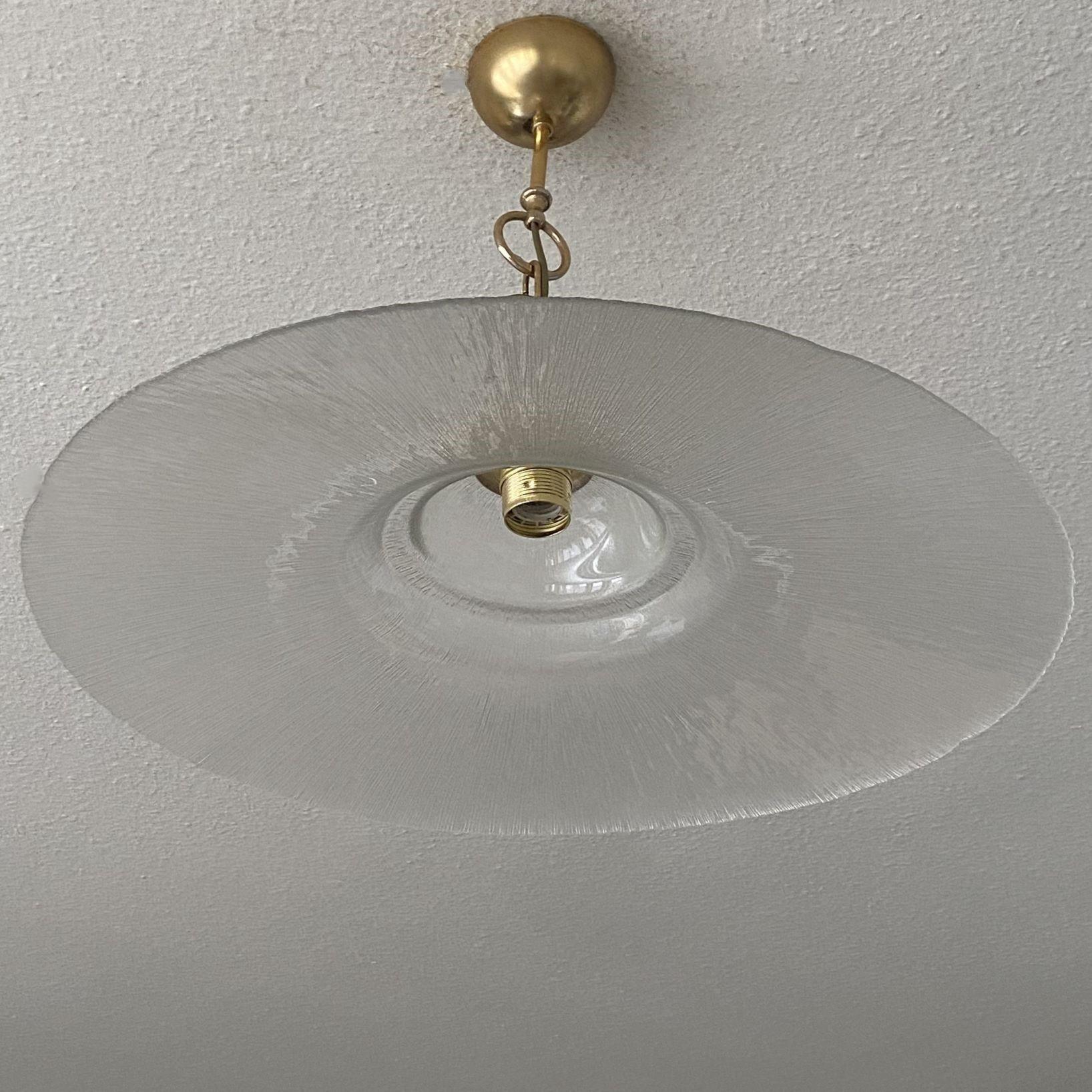 Grande ciondolo in ottone in vetro di Murano attribuito a Venini, Italia, anni '50 in vendita 1
