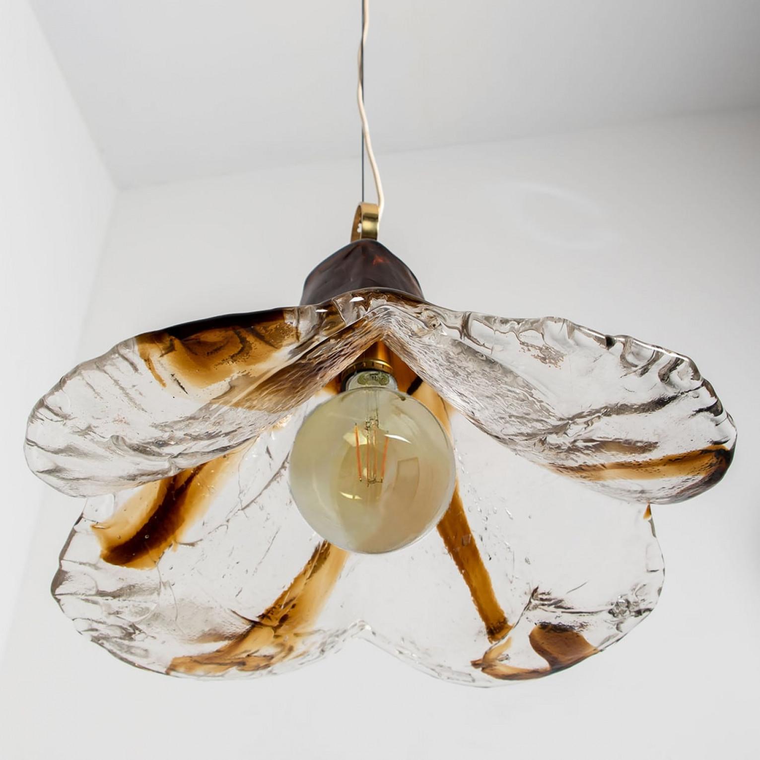 Grande lampadario a fiore marrone in vetro di Murano di Kalmar, Austria, 1970 In condizioni buone in vendita a Rijssen, NL
