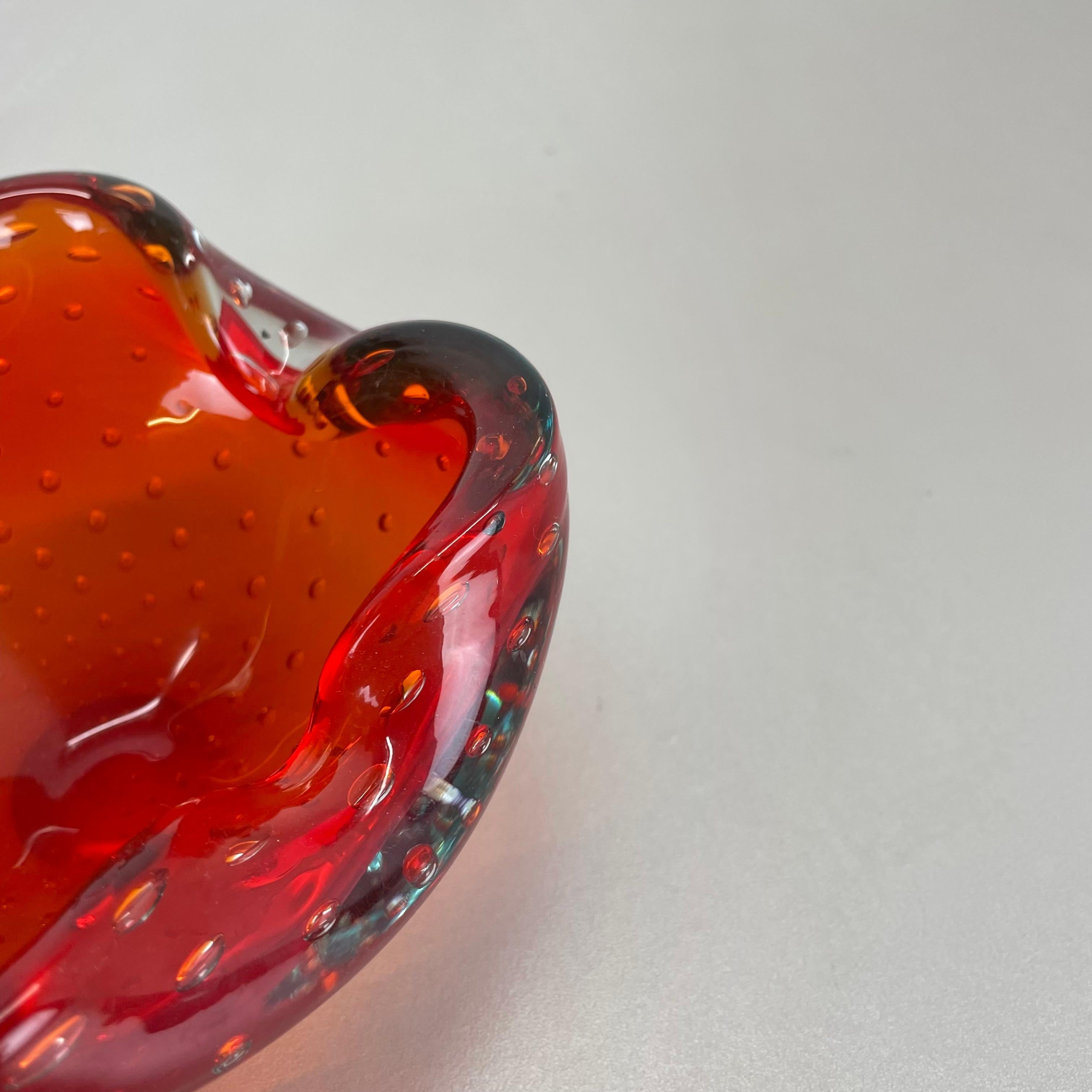 20th Century Large Murano Glass Bullicante red Bubble Bowl Element Shell Italy 1970 For Sale