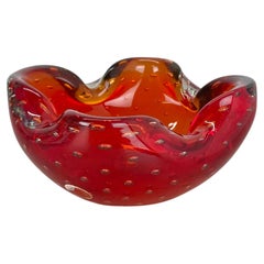Grande ciotola in vetro di Murano Bullicante rosso Elemento conchiglia Italia 1970