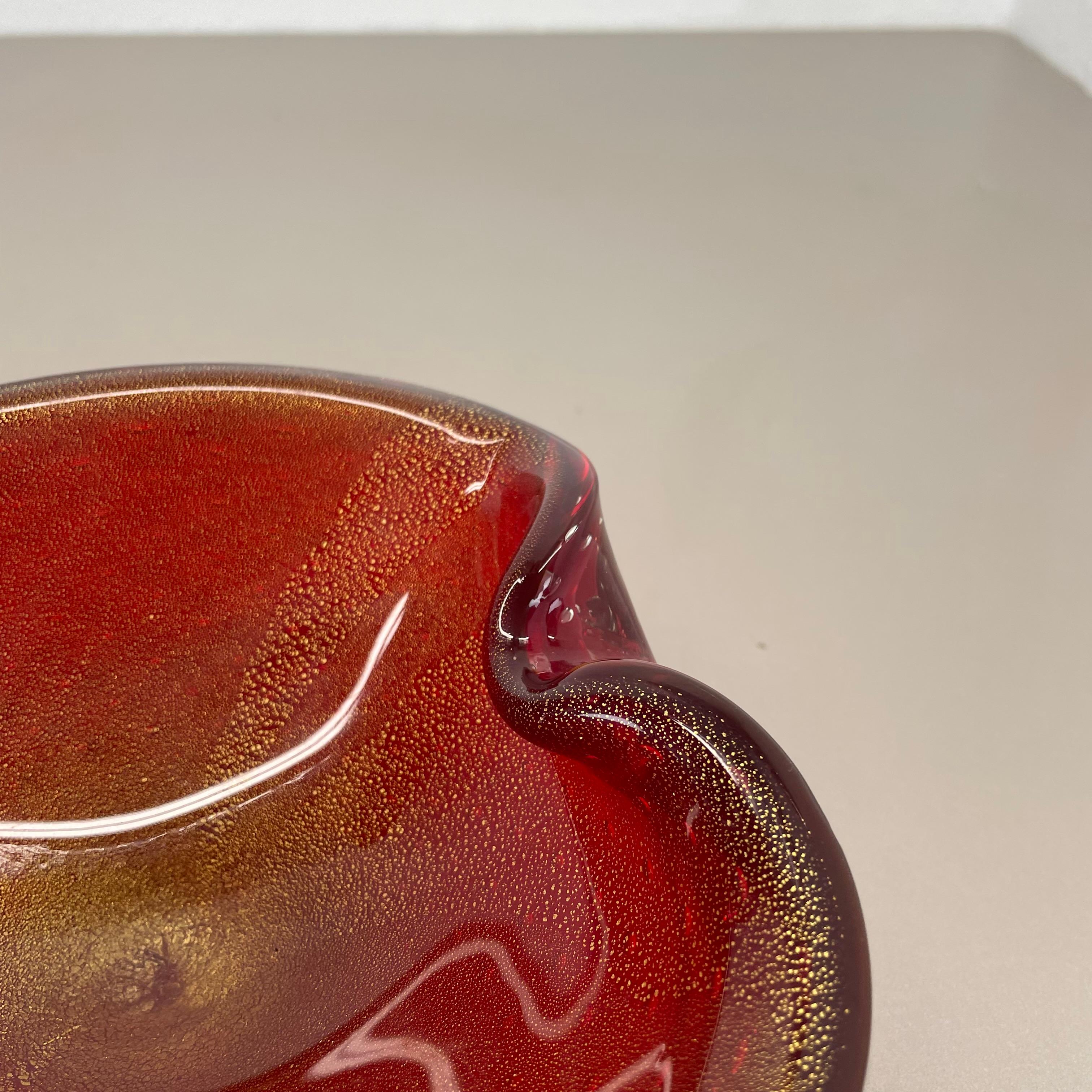 Grand bol bullicante en verre de Murano rouge-or coquillage Italie 1970 en vente 9