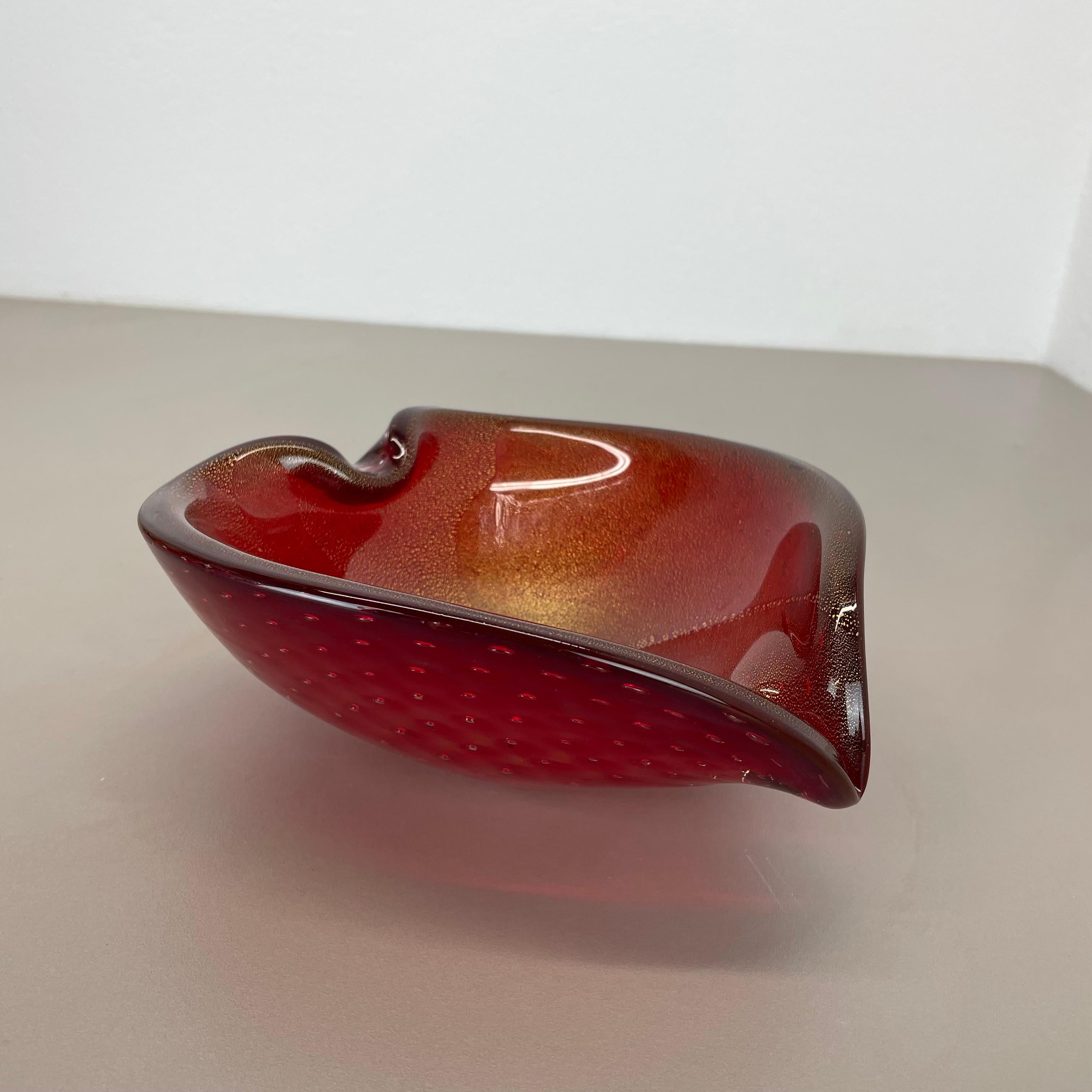 Article :

Élément de bol en verre de Murano  cendrier


Origine :

Murano, Italie


Décennie :

1970s


Cet élément en verre original a été produit dans les années 1970 à Murano, en Italie. Un élégant élément en verre rouge de Murano utilisant la