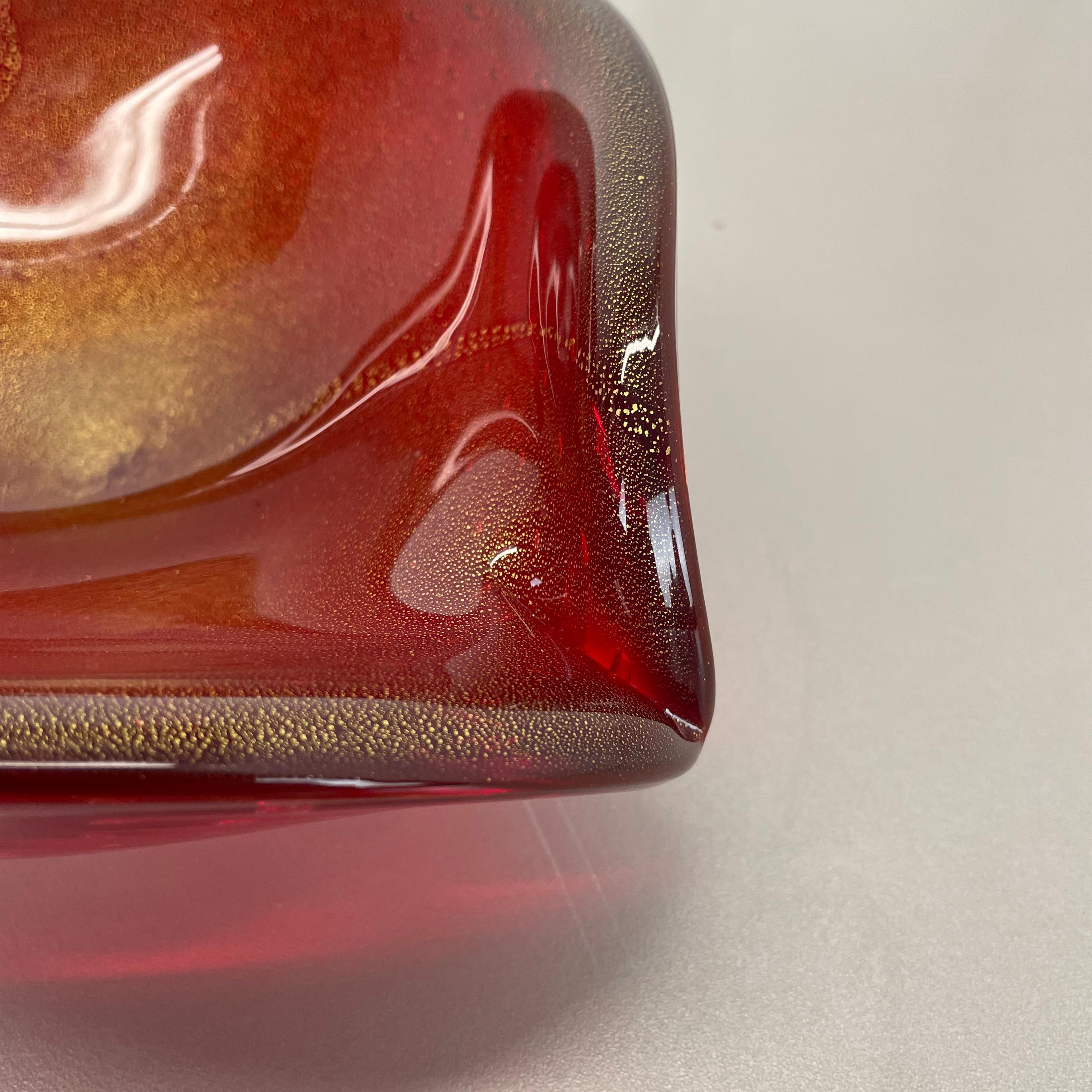 italien Grand bol bullicante en verre de Murano rouge-or coquillage Italie 1970 en vente