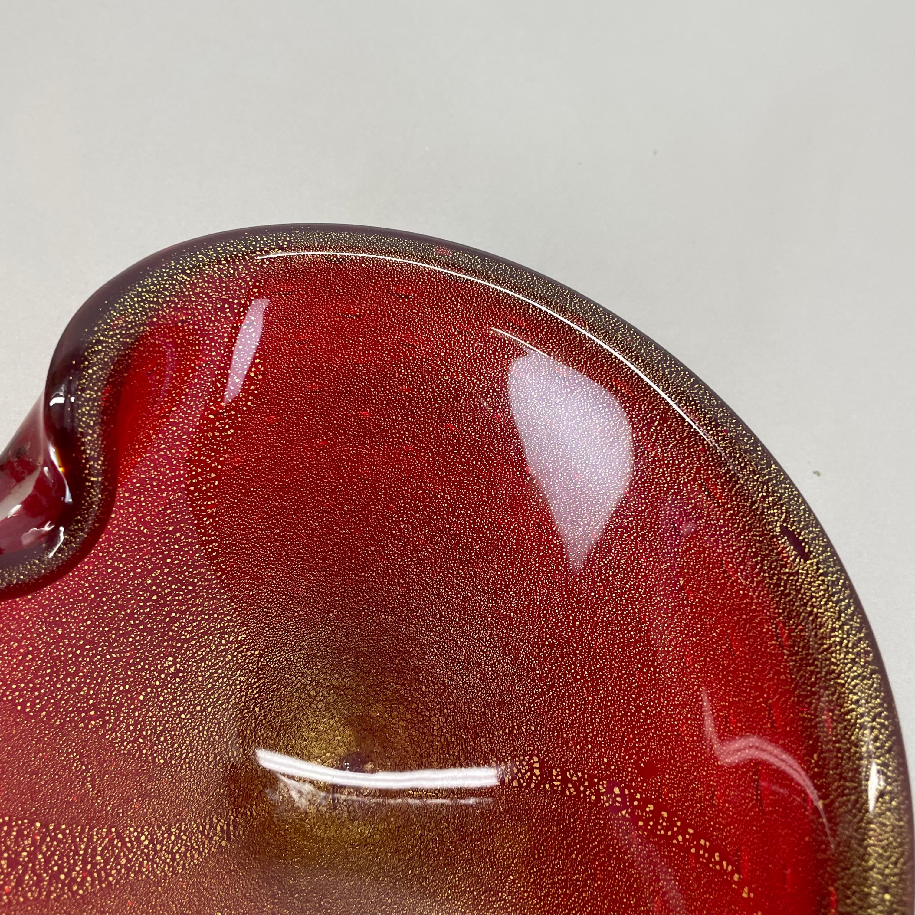 Verre de Murano Grand bol bullicante en verre de Murano rouge-or coquillage Italie 1970 en vente