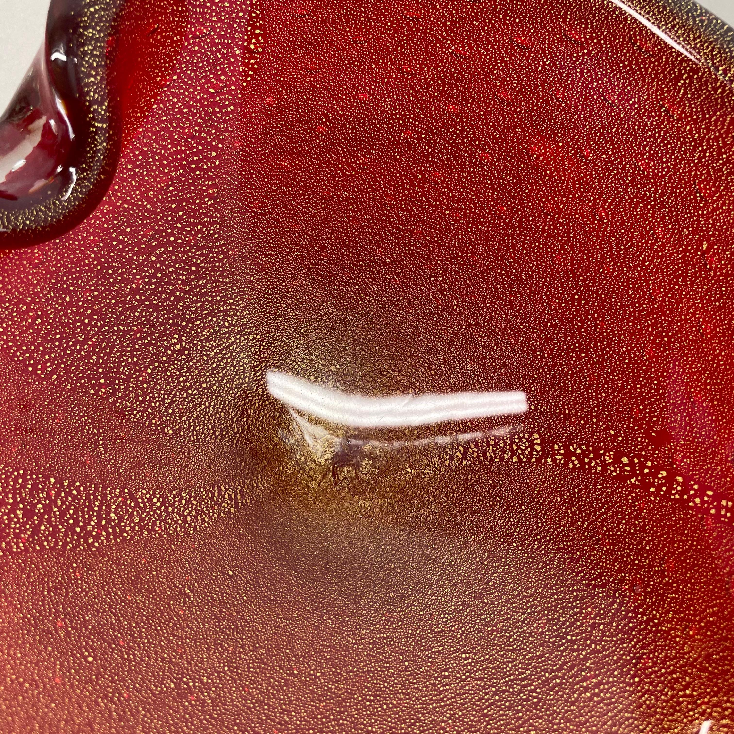Grand bol bullicante en verre de Murano rouge-or coquillage Italie 1970 en vente 1