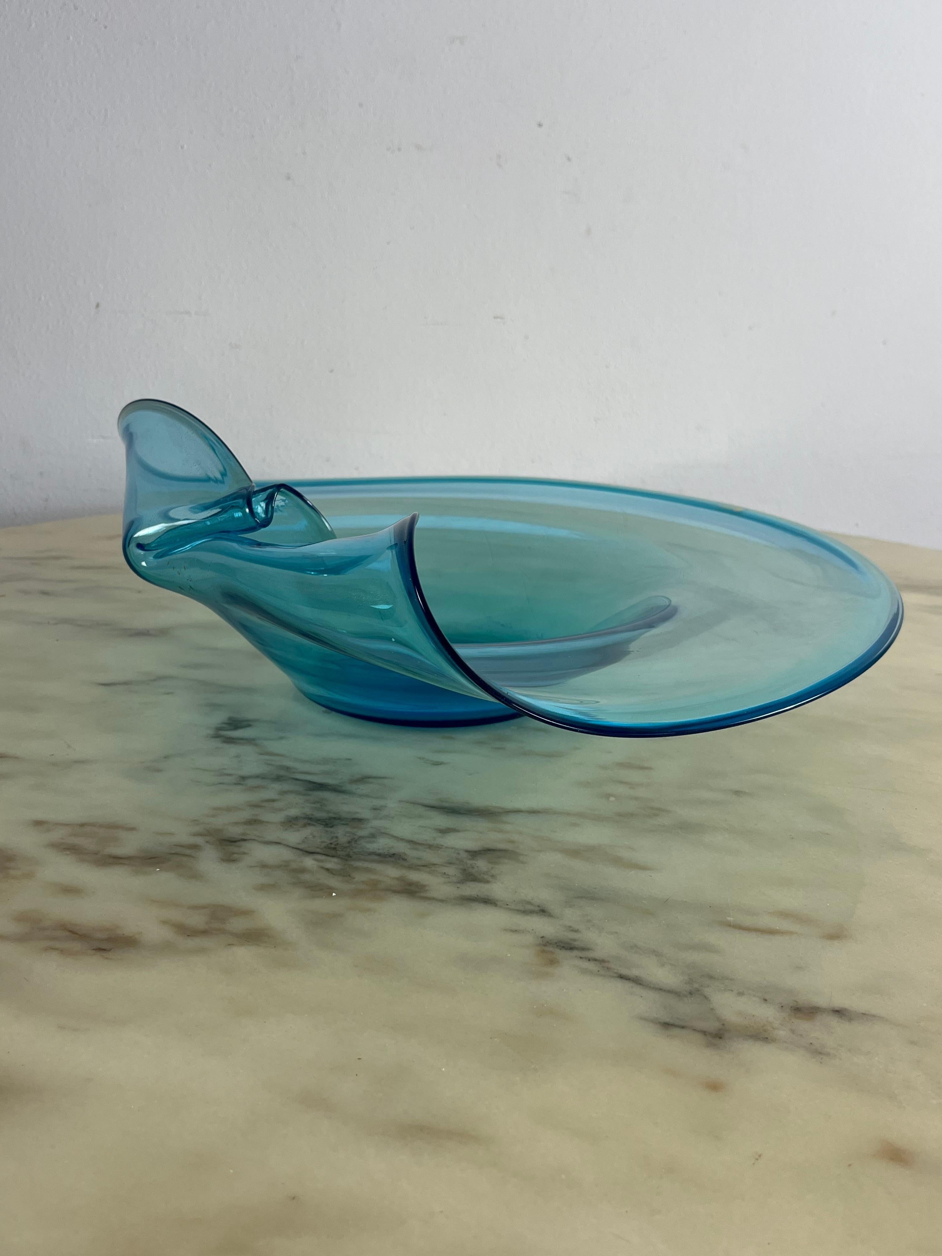 Grande centrotavola in vetro di Murano di Cenedese & Albarelli, anni '70
Acquistato e conservato, è intatto e in ottime condizioni. Firmato con incisione sul vetro, etichetta e garanzia originale. Un pezzo unico di grande valore, lavorato