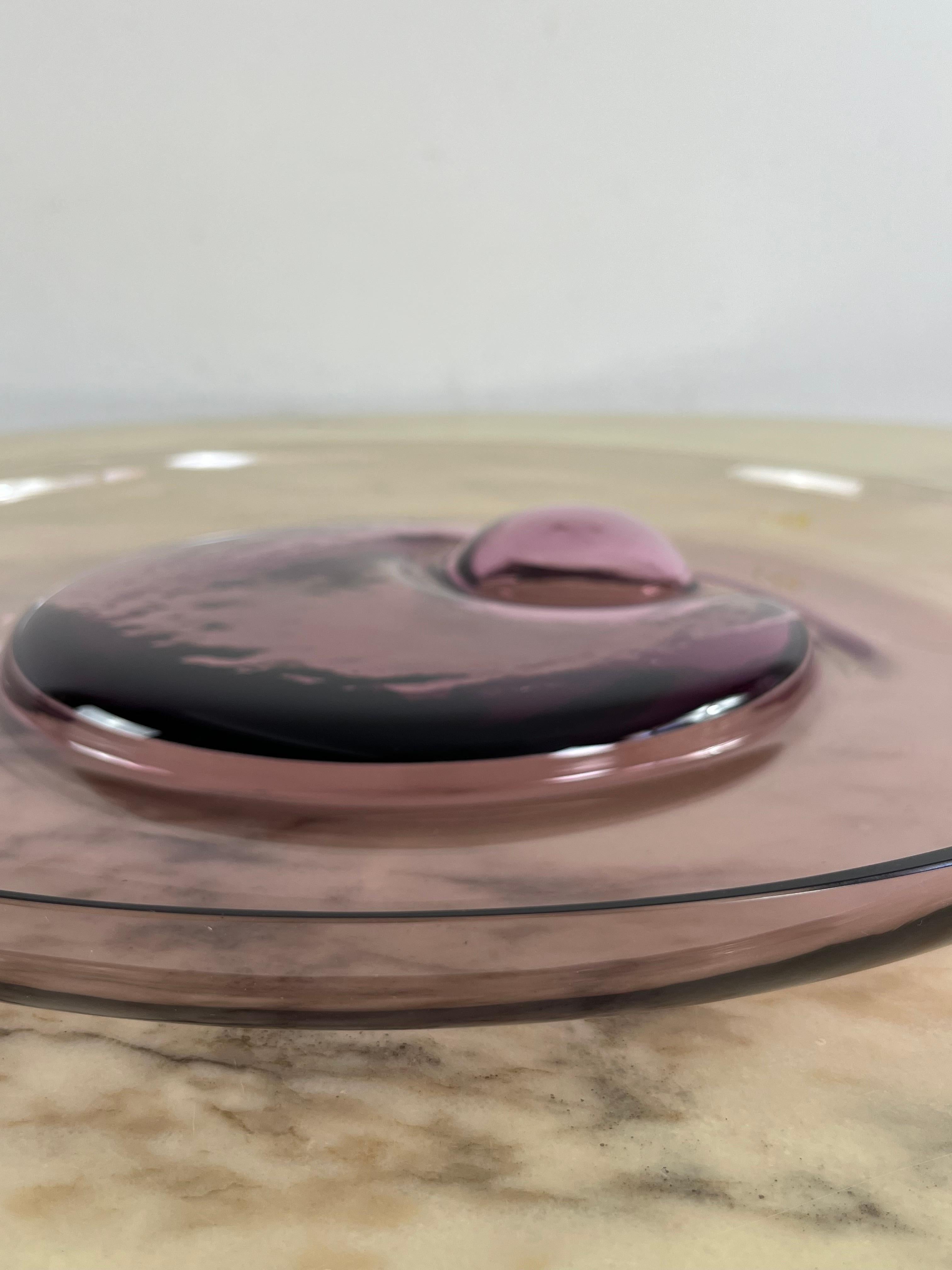 Grande centrotavola in vetro di Murano di Cenedese & Albarelli, anni '70
Acquistato e conservato, è intatto e in ottime condizioni. Firmato con incisione sul vetro, etichetta e garanzia originale. Un pezzo unico di grande valore, lavorato
