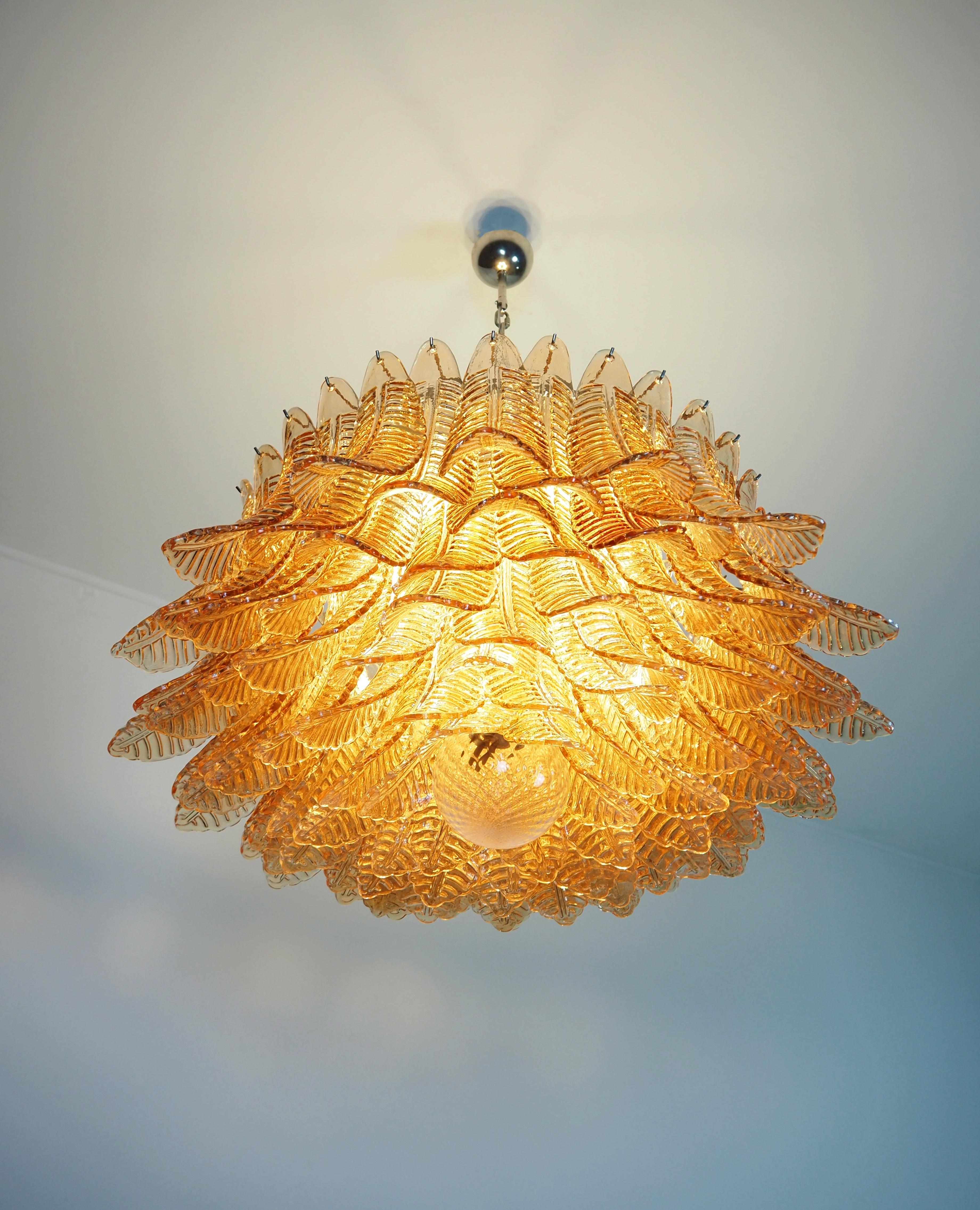 Gran araña de cristal de Murano -100 vidrios Felci ámbar en venta 1