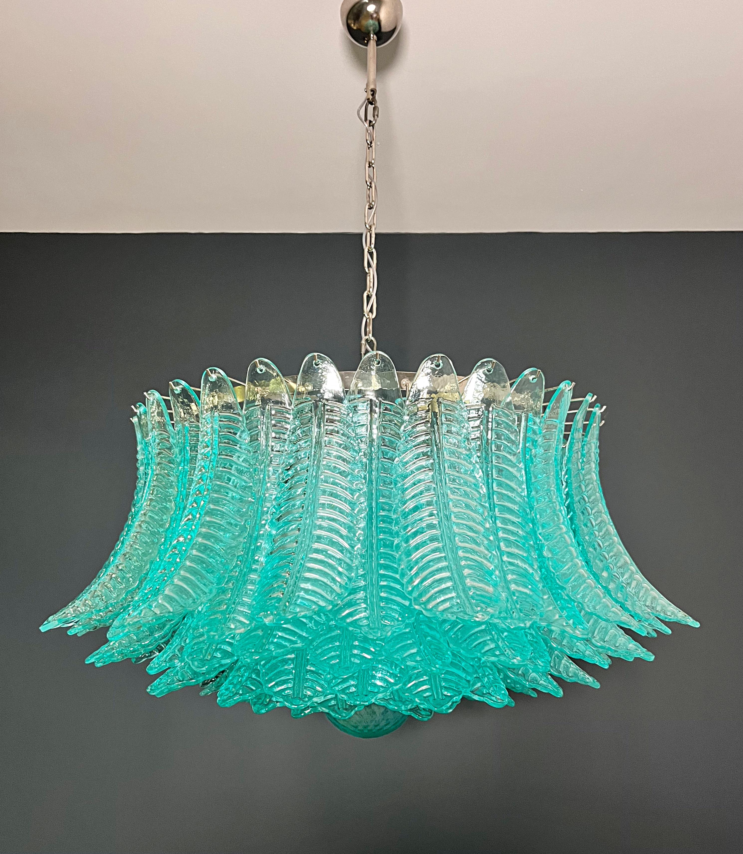 Large Murano glass Chandelier -100 turquoise Felci glasses In Good Condition For Sale In Gaiarine Frazione Francenigo (TV), IT