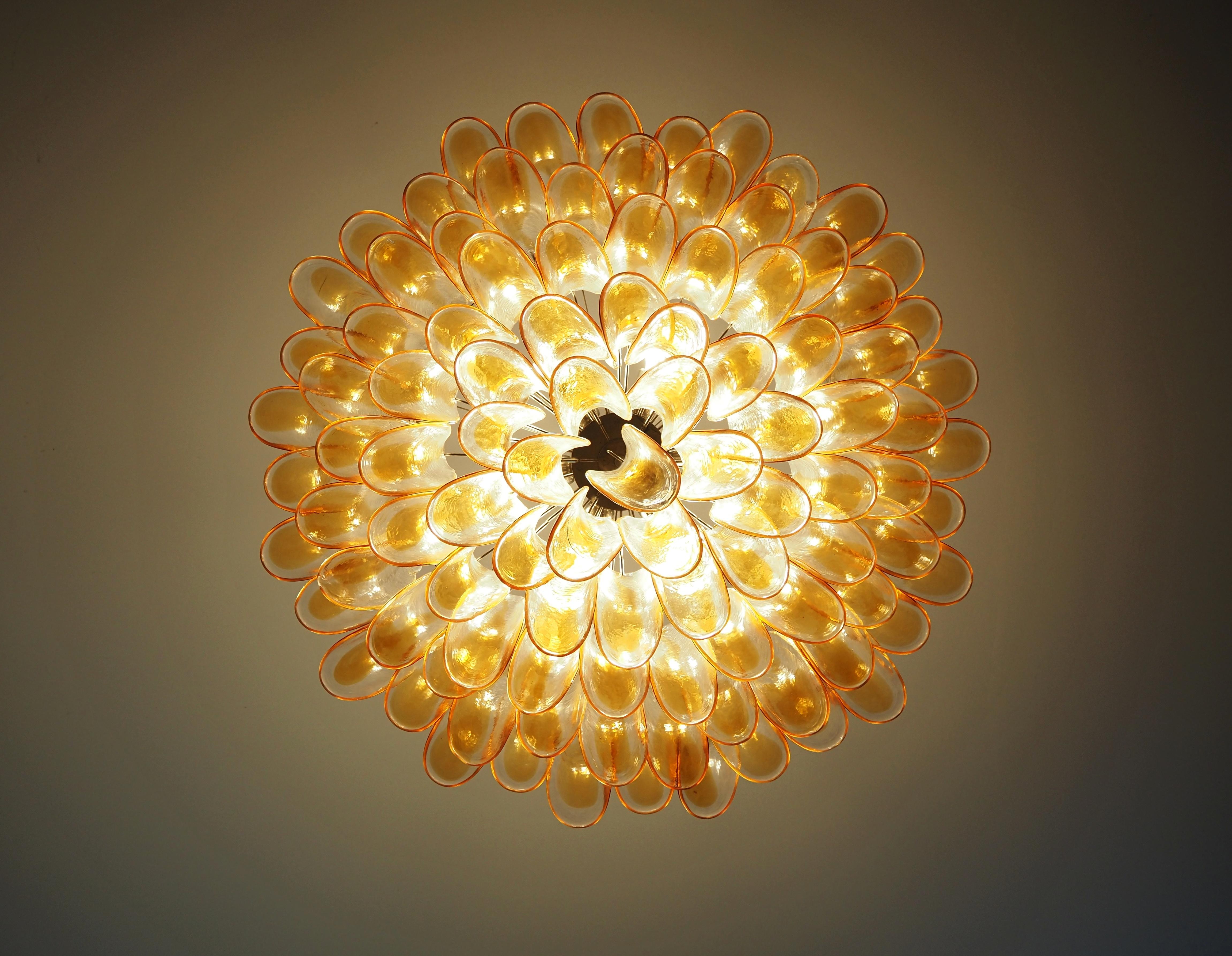 Large Murano glass Chandelier -101 amber transparent glass petal in vendita 3