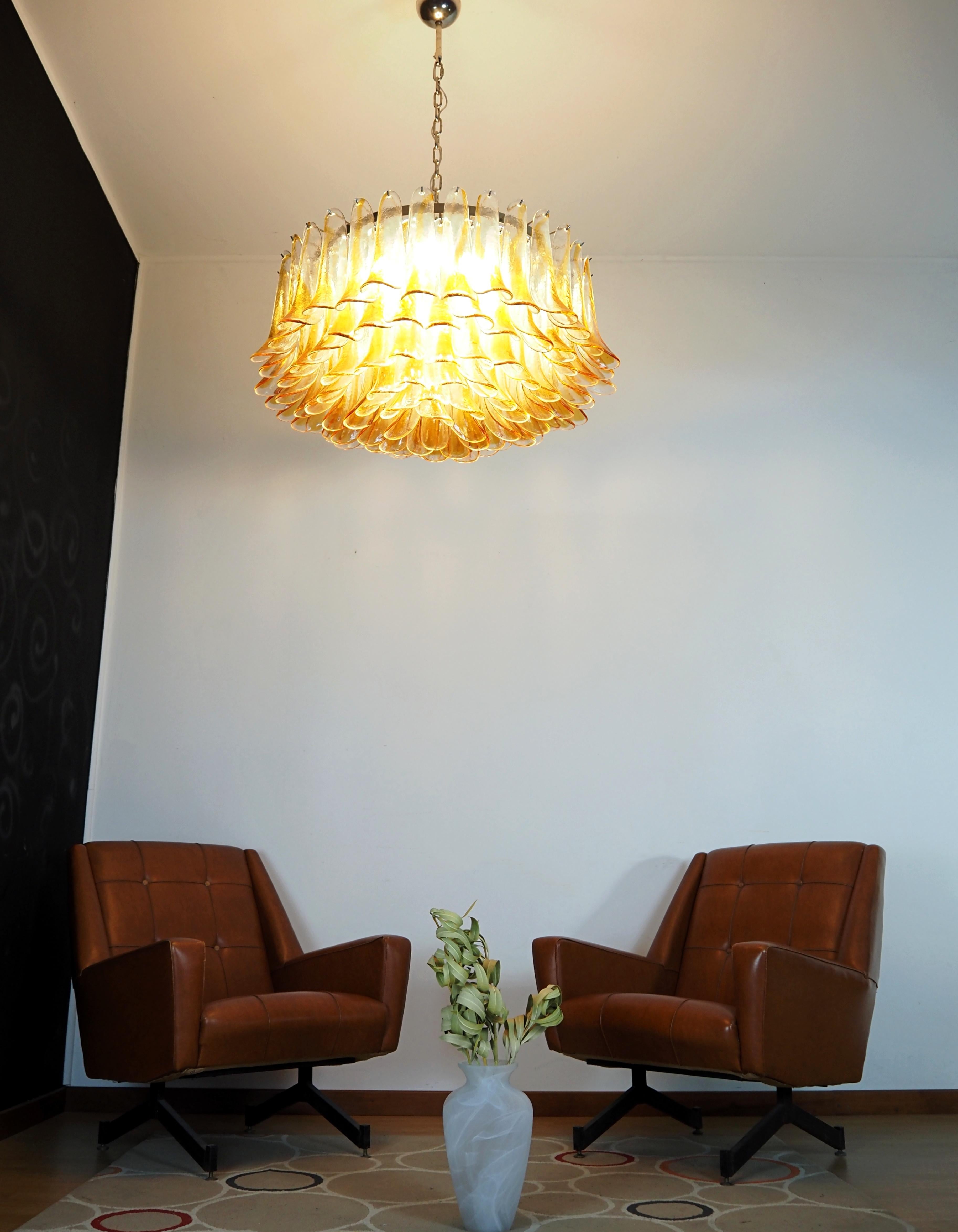 Large Murano glass Chandelier -101 amber transparent glass petal in vendita 5