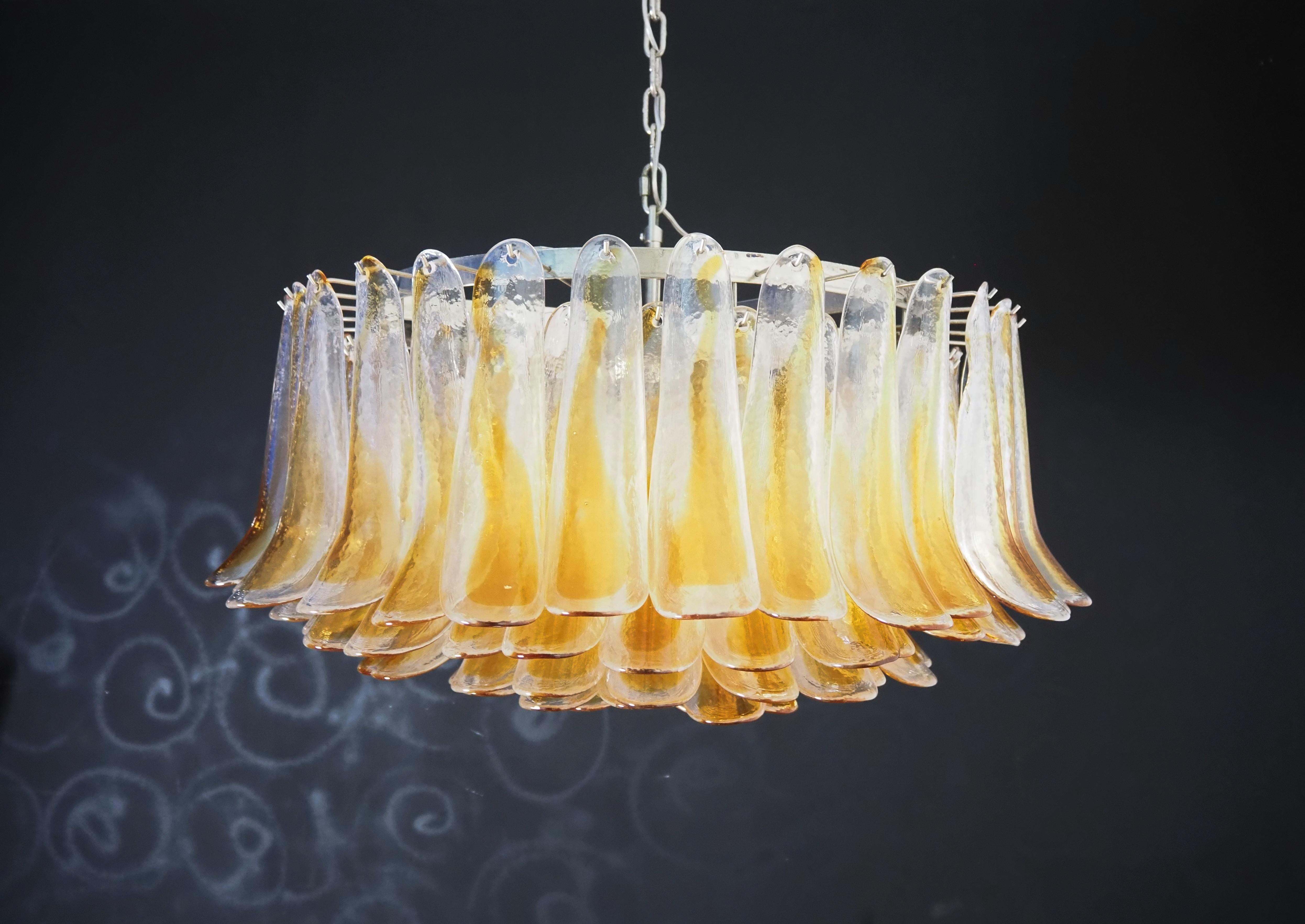 Large Murano glass Chandelier -101 amber transparent glass petal In condizioni buone in vendita a Gaiarine Frazione Francenigo (TV), IT
