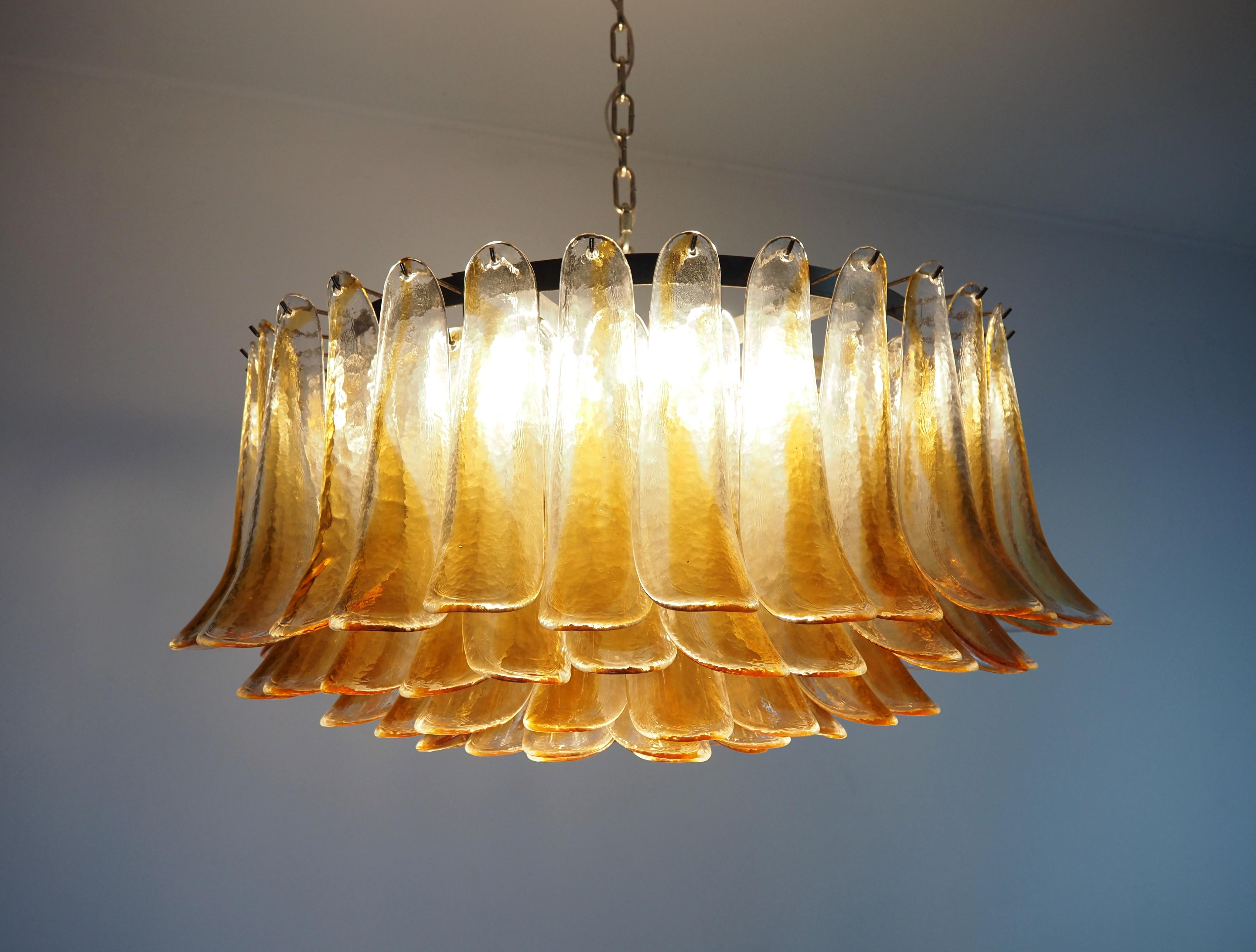 Vetro artistico Large Murano glass Chandelier -101 amber transparent glass petal in vendita