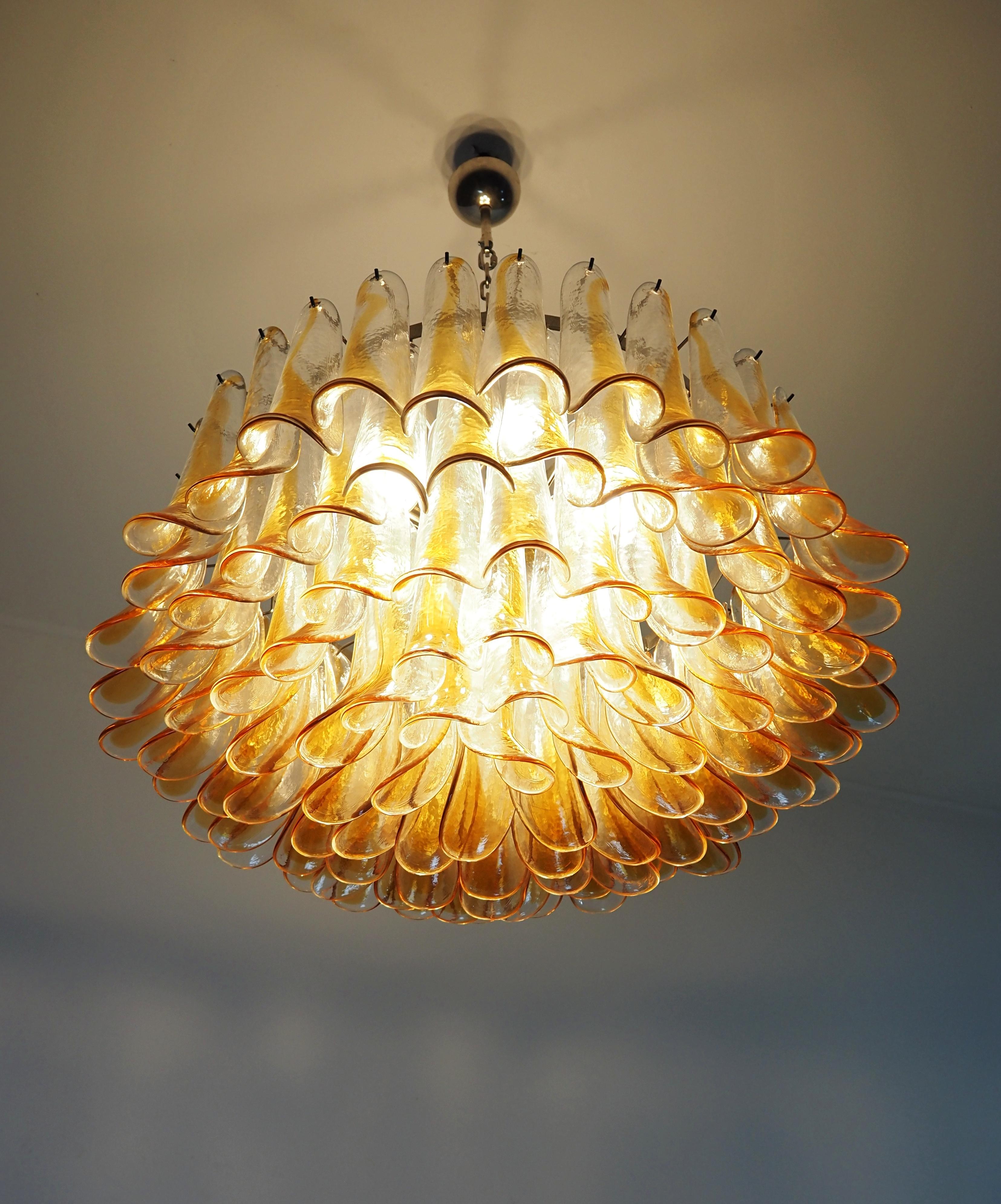 Large Murano glass Chandelier -101 amber transparent glass petal in vendita 1