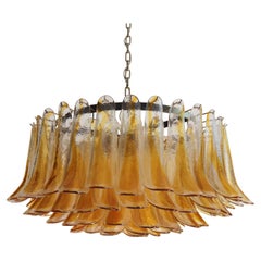Grand lustre en verre de Murano -101 pétales en verre transparent ambré