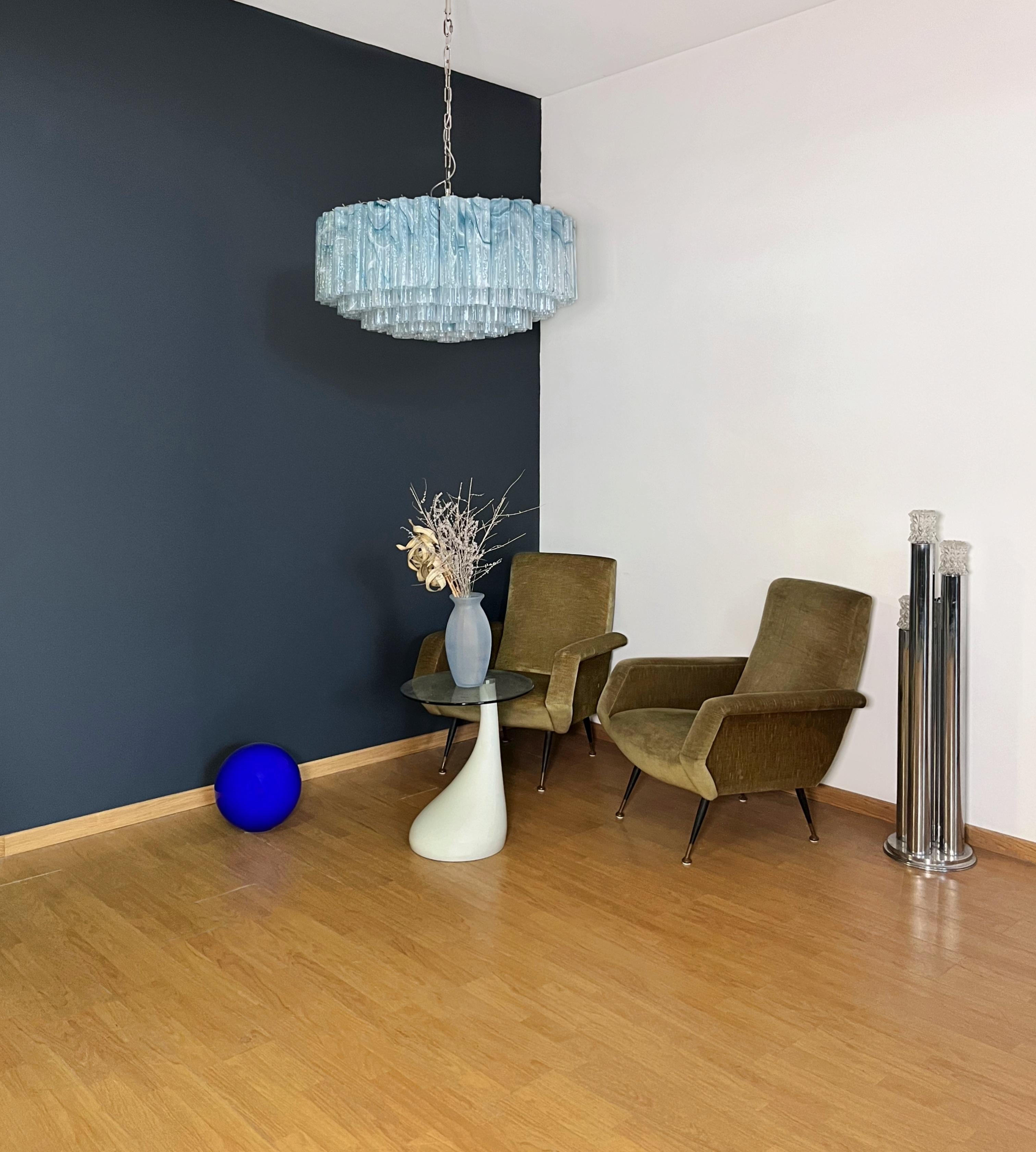 Italian Grand lustre en verre de Murano -101 tube en verre bleu albâtre en vente