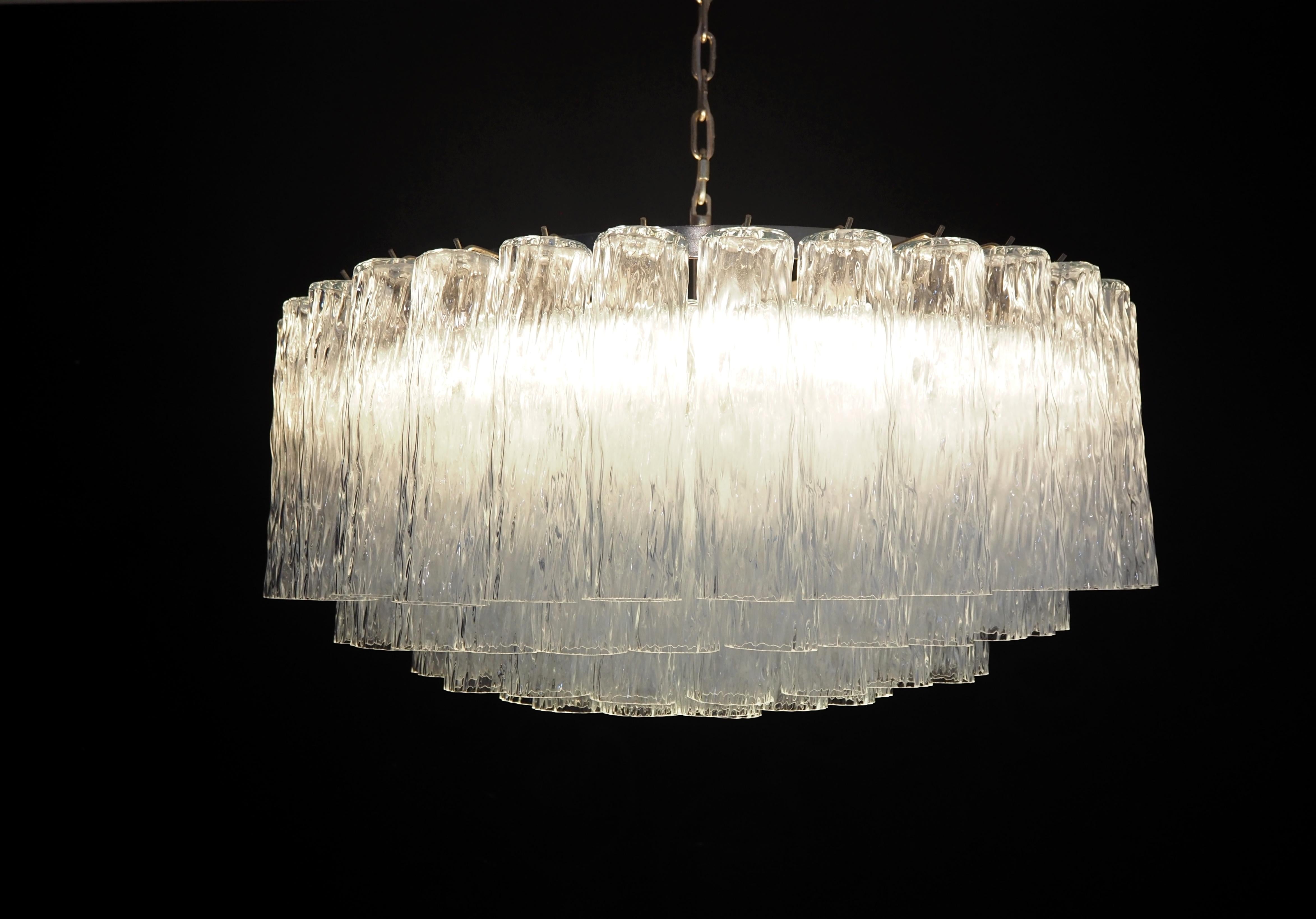 Großer Murano-Glas-Kronleuchter - 101 klare Röhrengläser (20th Century) im Angebot