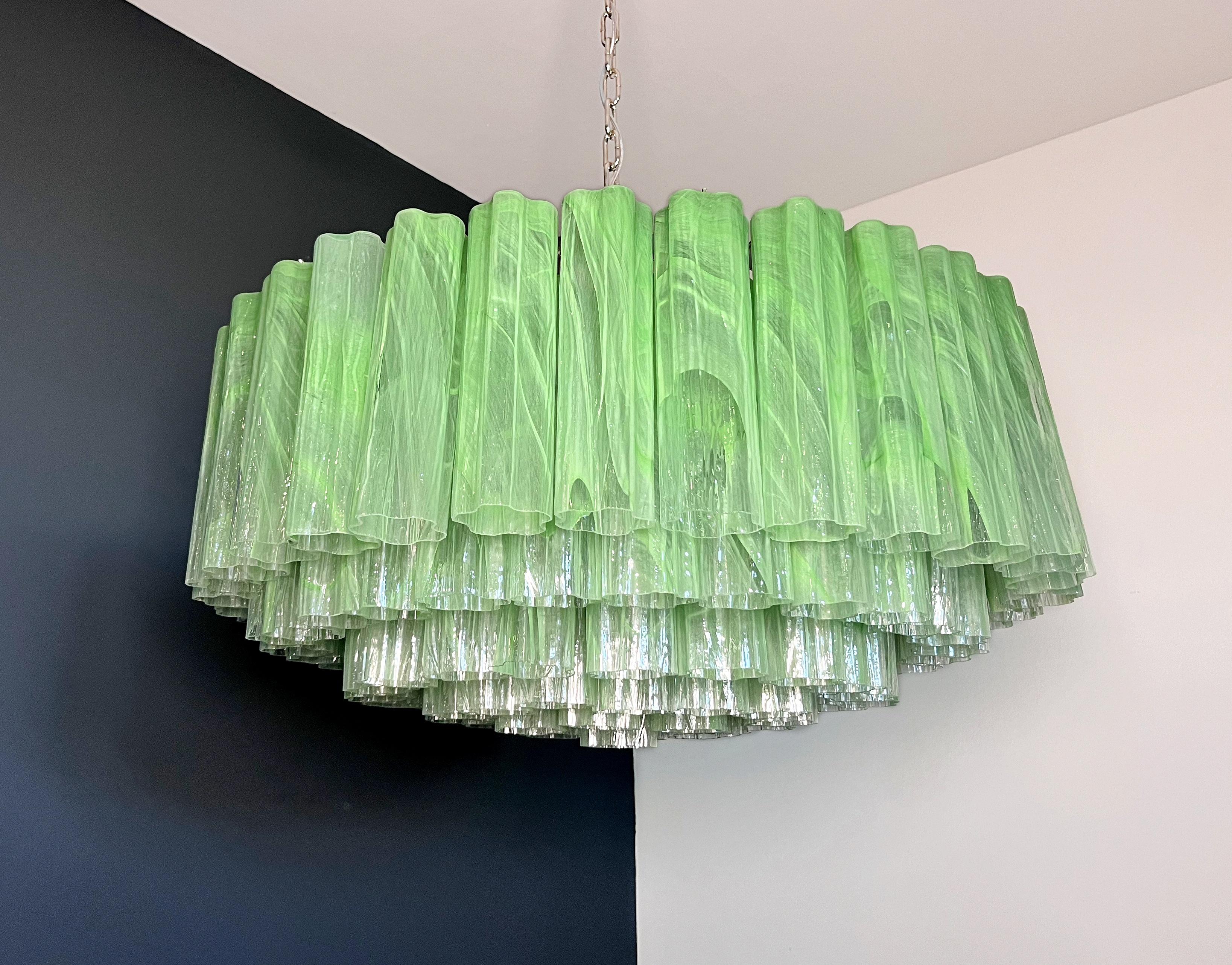 Vetro soffiato Large Murano glass Chandelier -101 green alabaster glass tube in vendita